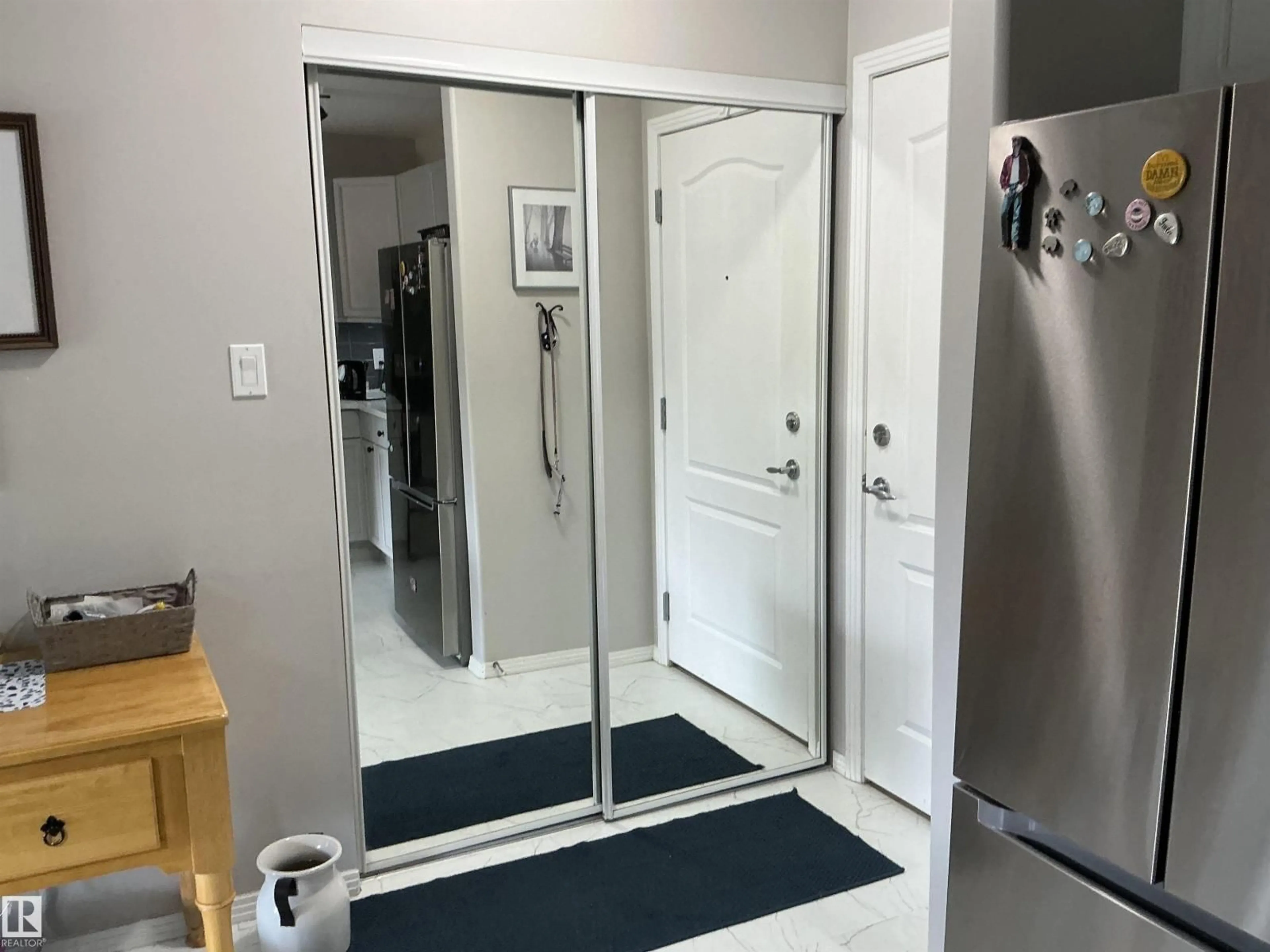 Indoor entryway for 592 - 135 HOOKE RD, Edmonton Alberta T5A5H2