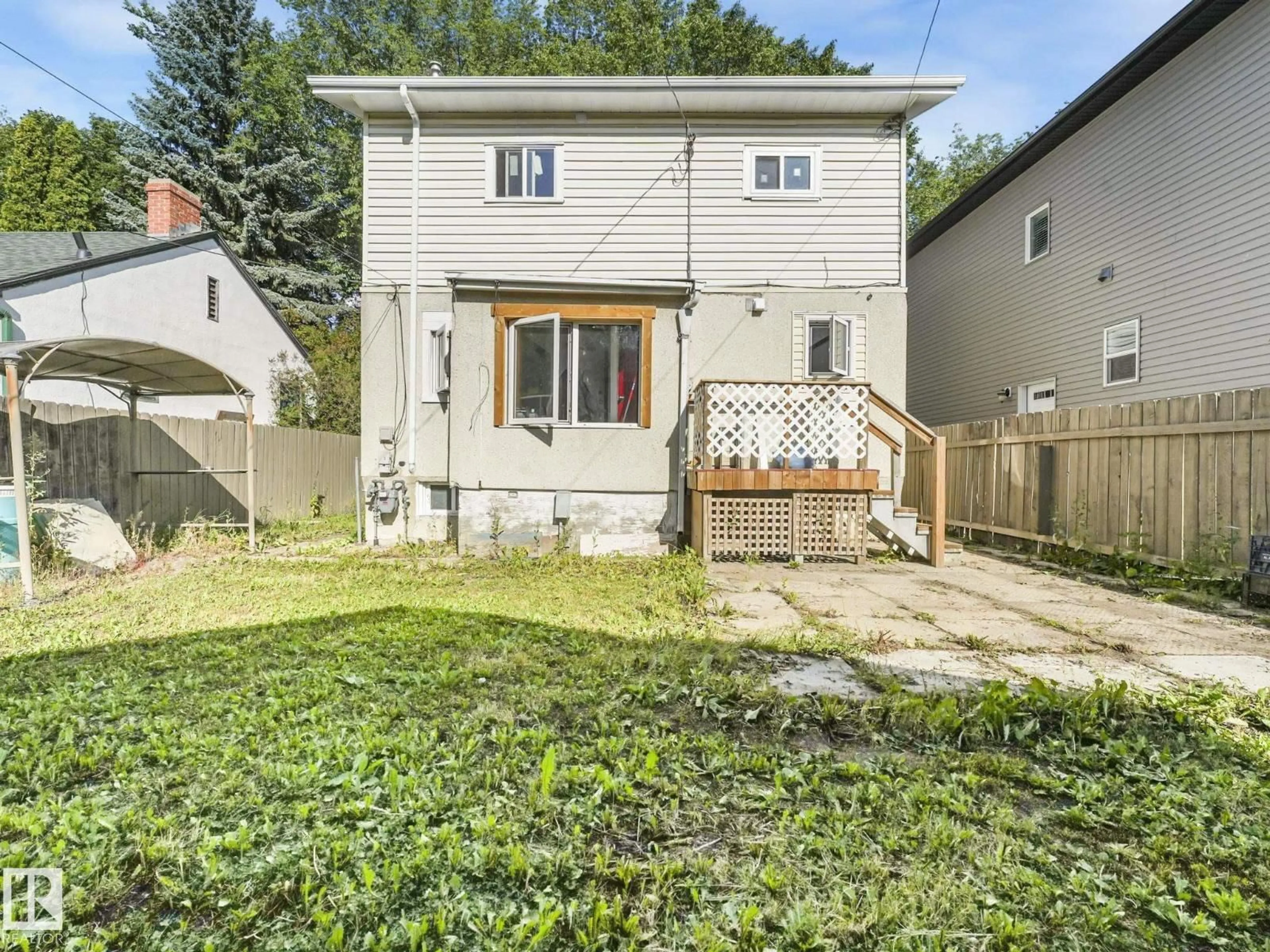 A pic from outside/outdoor area/front of a property/back of a property/a pic from drone, street for 11532 88 ST, Edmonton Alberta T5B3R3