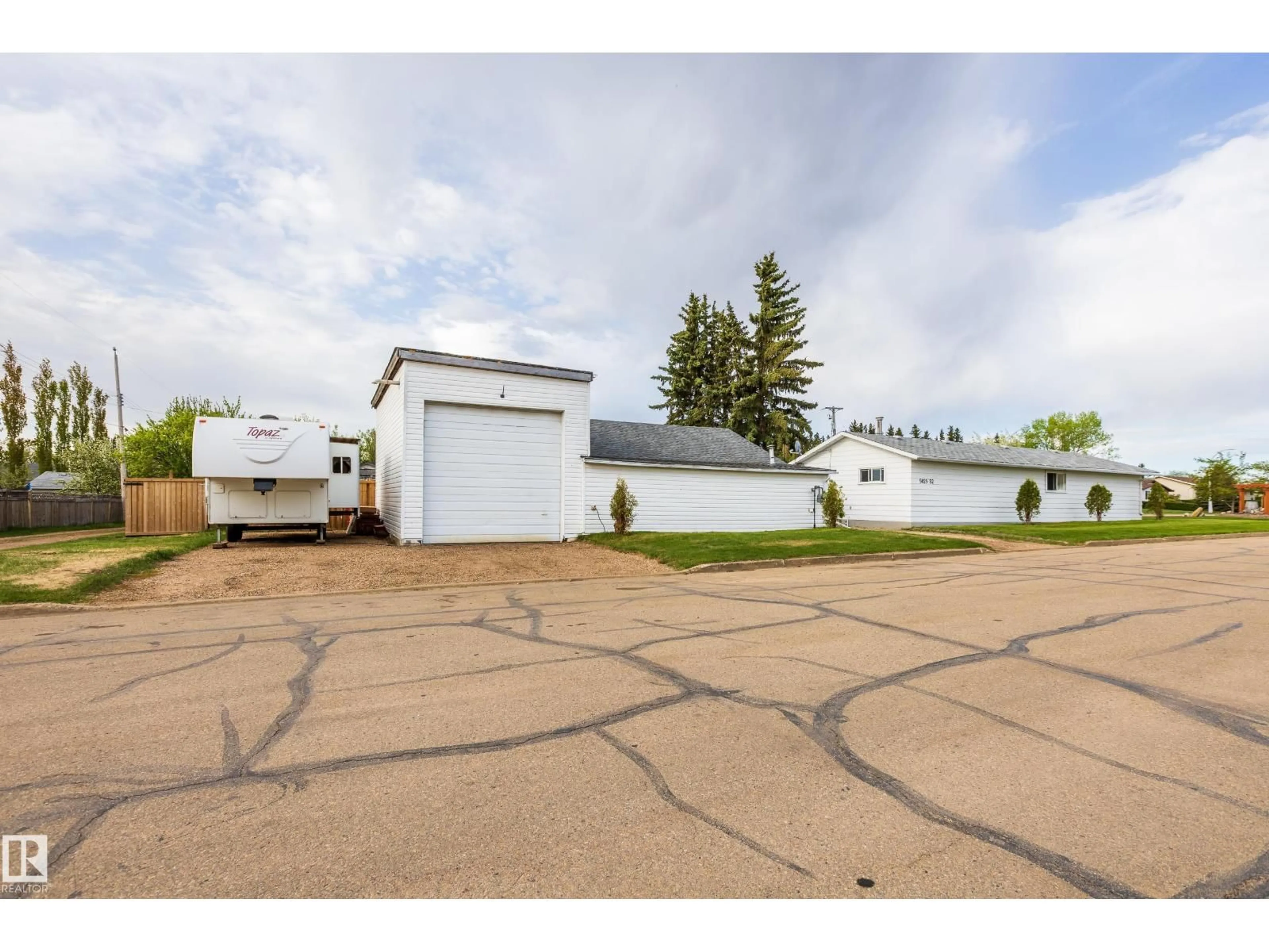 Unknown for 5029 52 ST, Legal Alberta T0G1L0