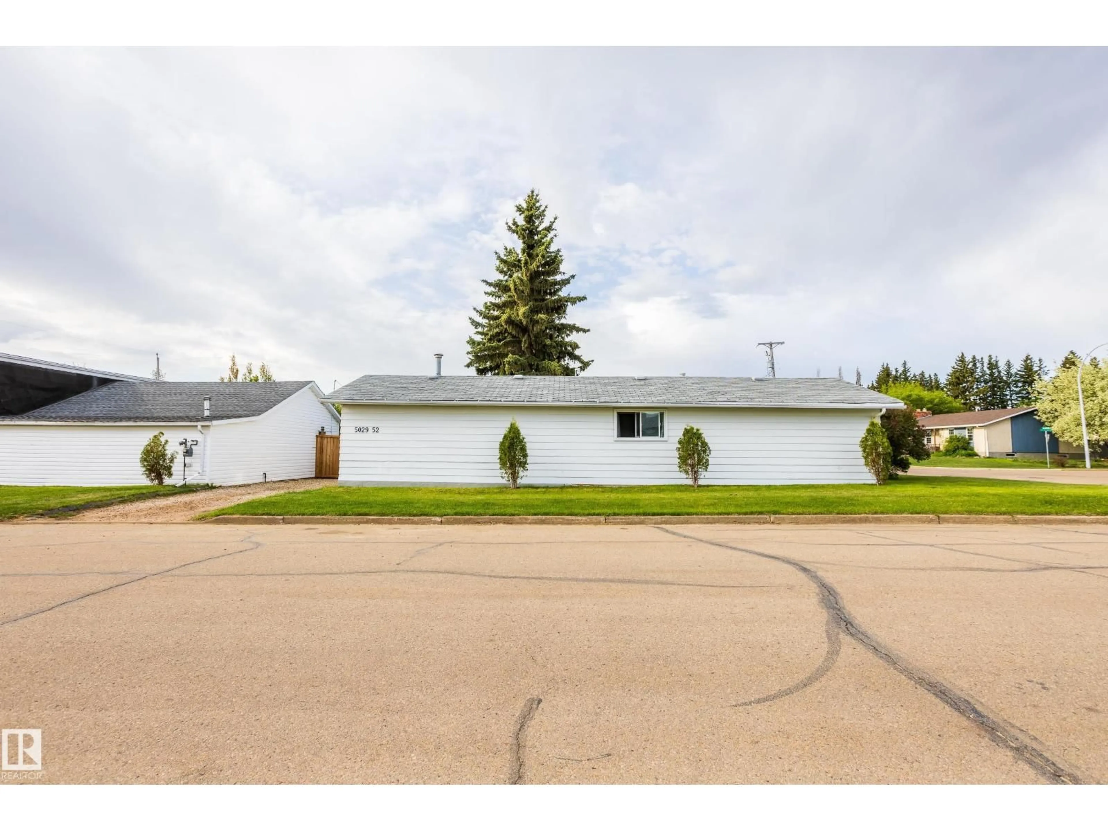 Unknown for 5029 52 ST, Legal Alberta T0G1L0
