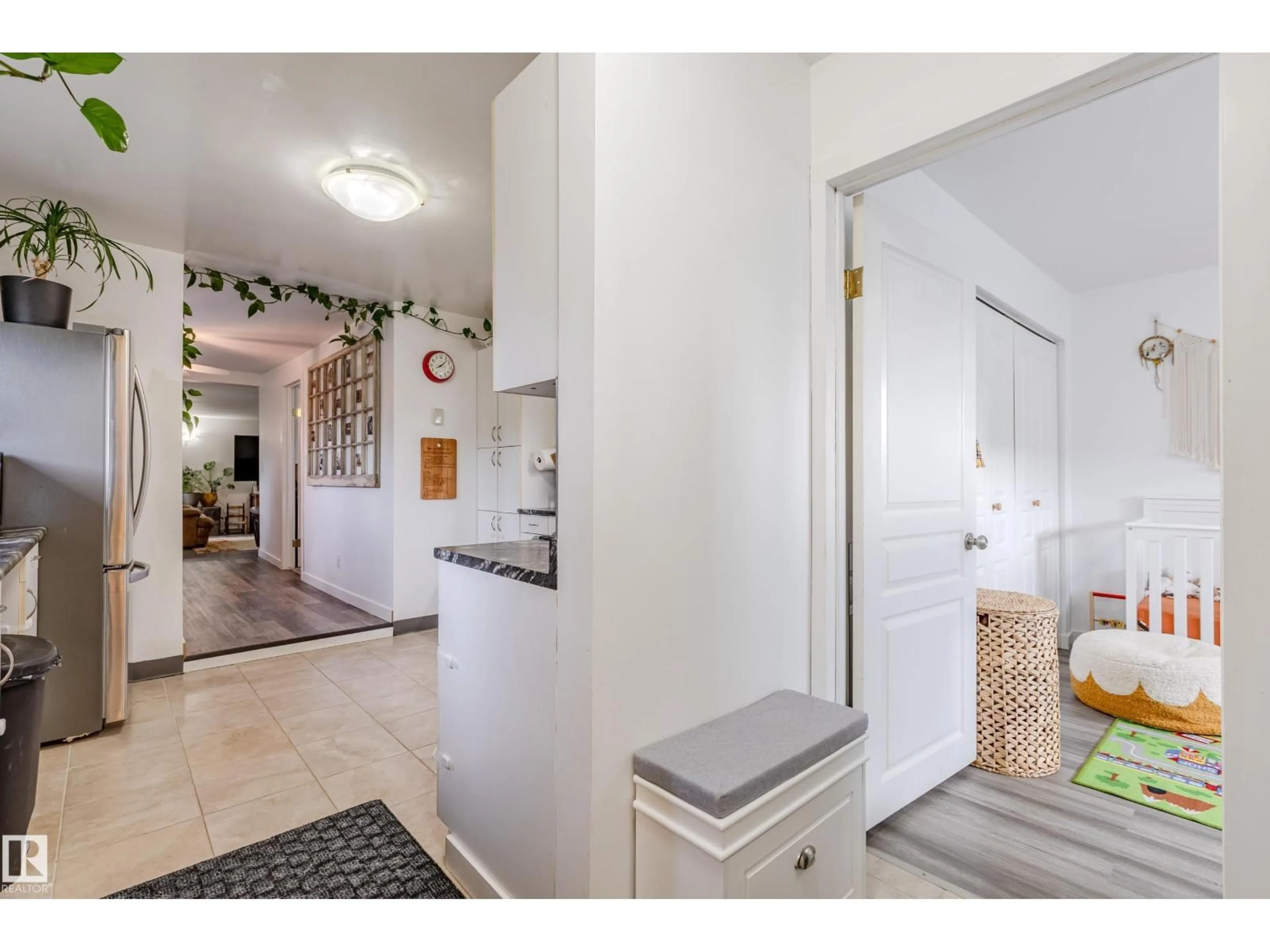 Indoor entryway for 5029 52 ST, Legal Alberta T0G1L0