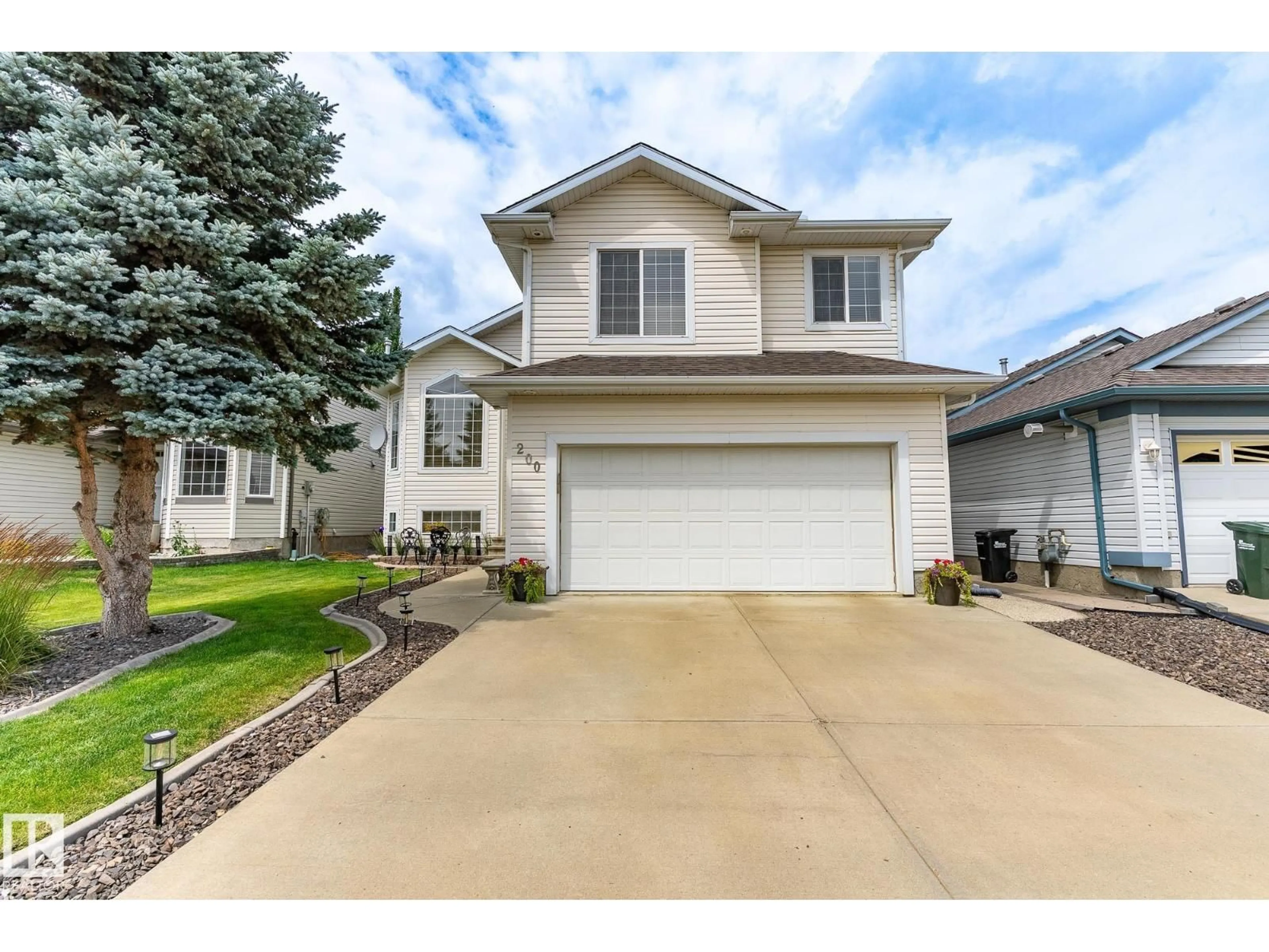 Home with vinyl exterior material, street for 200 FORREST DR, Sherwood Park Alberta T8A6A9