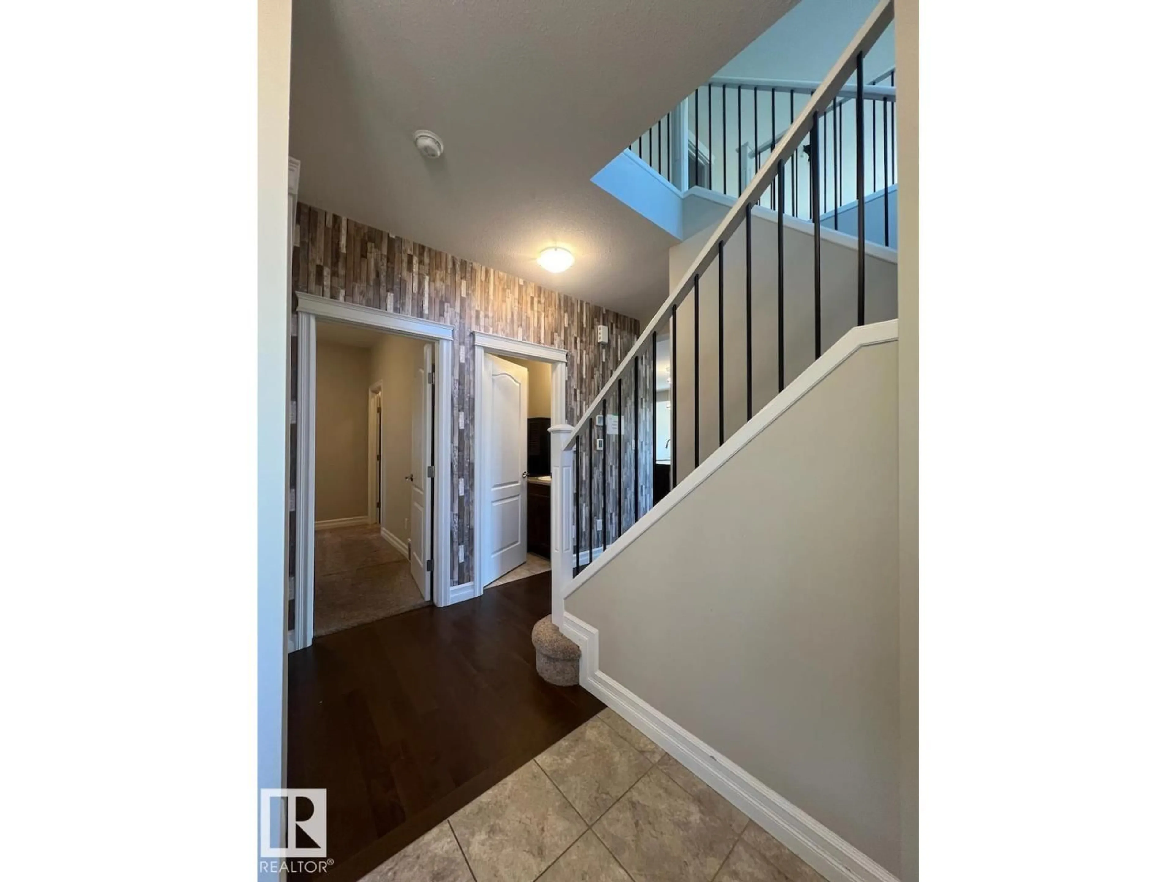 Indoor entryway for 13759 166 AV, Edmonton Alberta T6V0H5