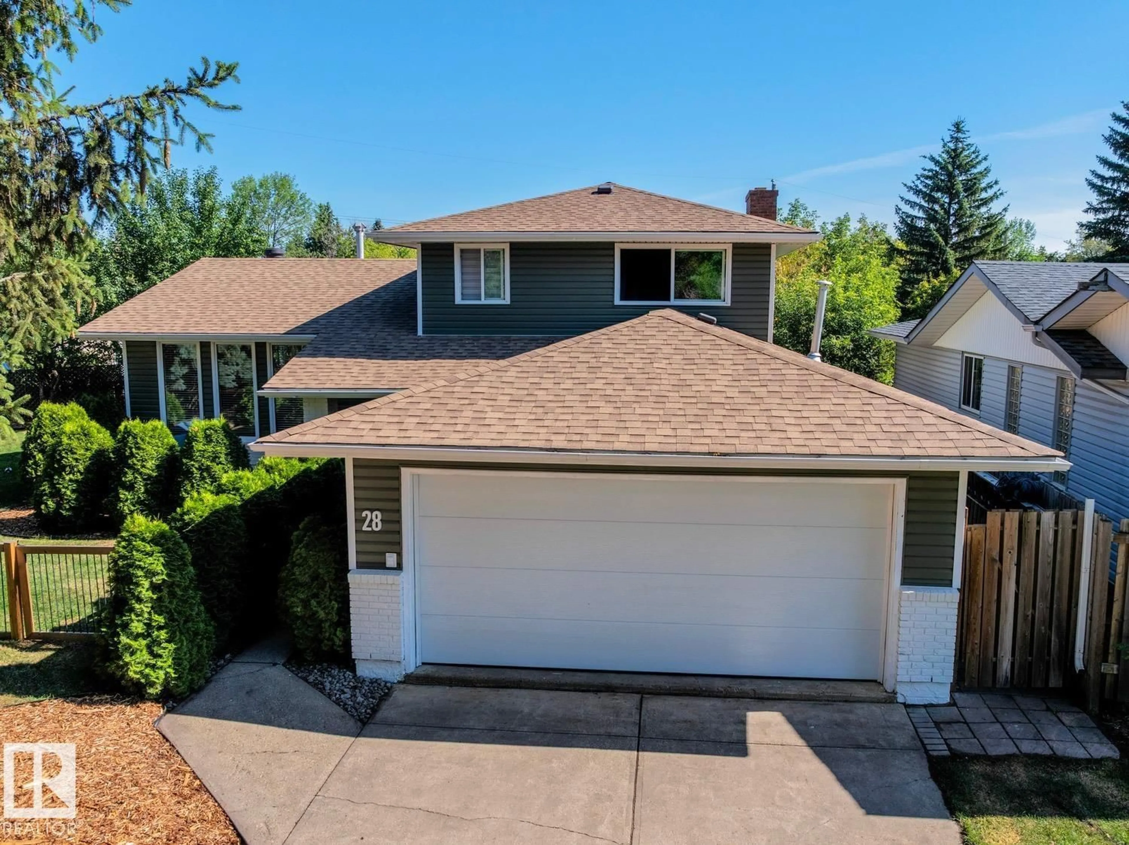 Home with vinyl exterior material, street for 28 GREER CR, St. Albert Alberta T8N1T8