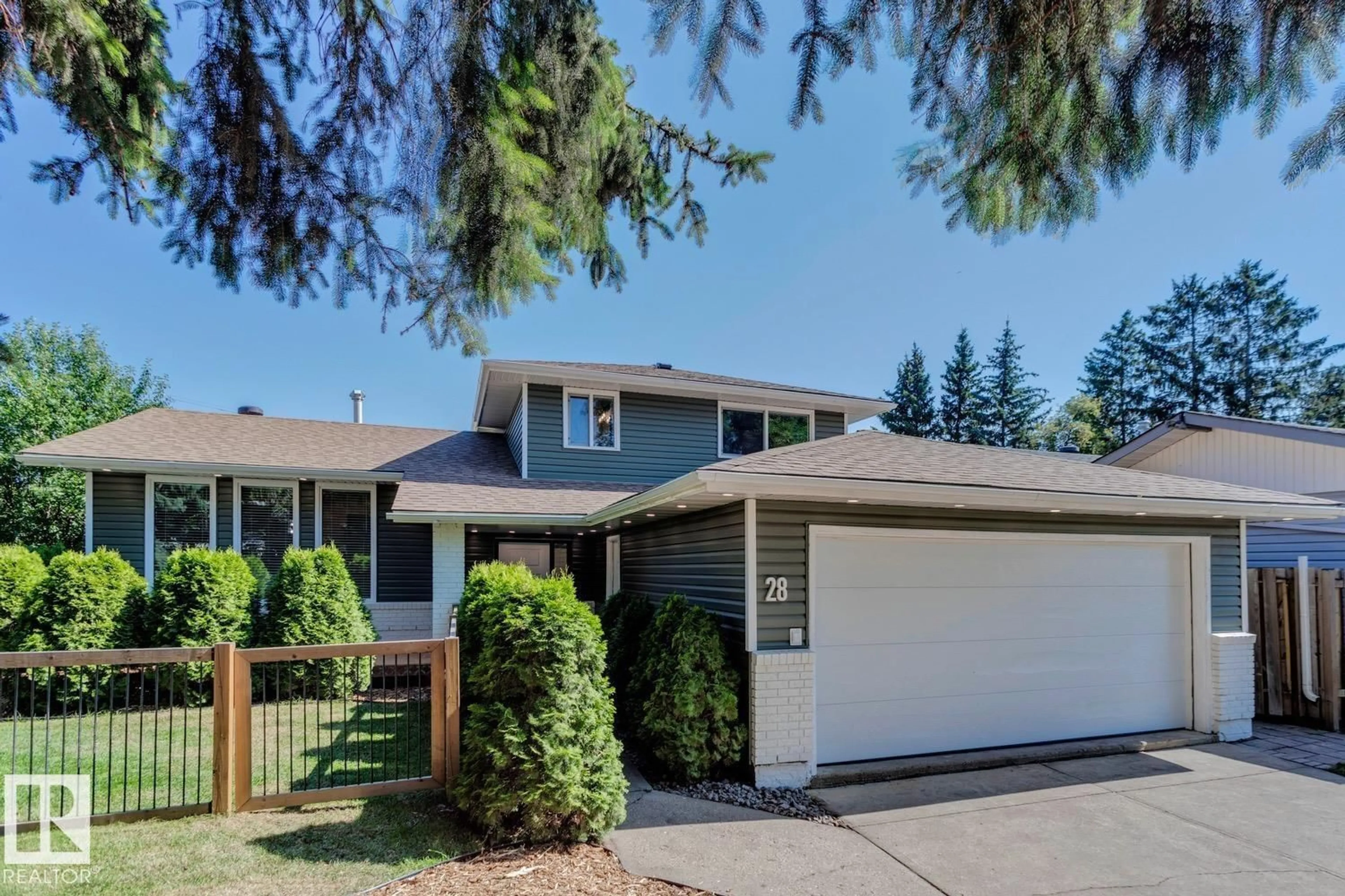 Home with vinyl exterior material, street for 28 GREER CR, St. Albert Alberta T8N1T8