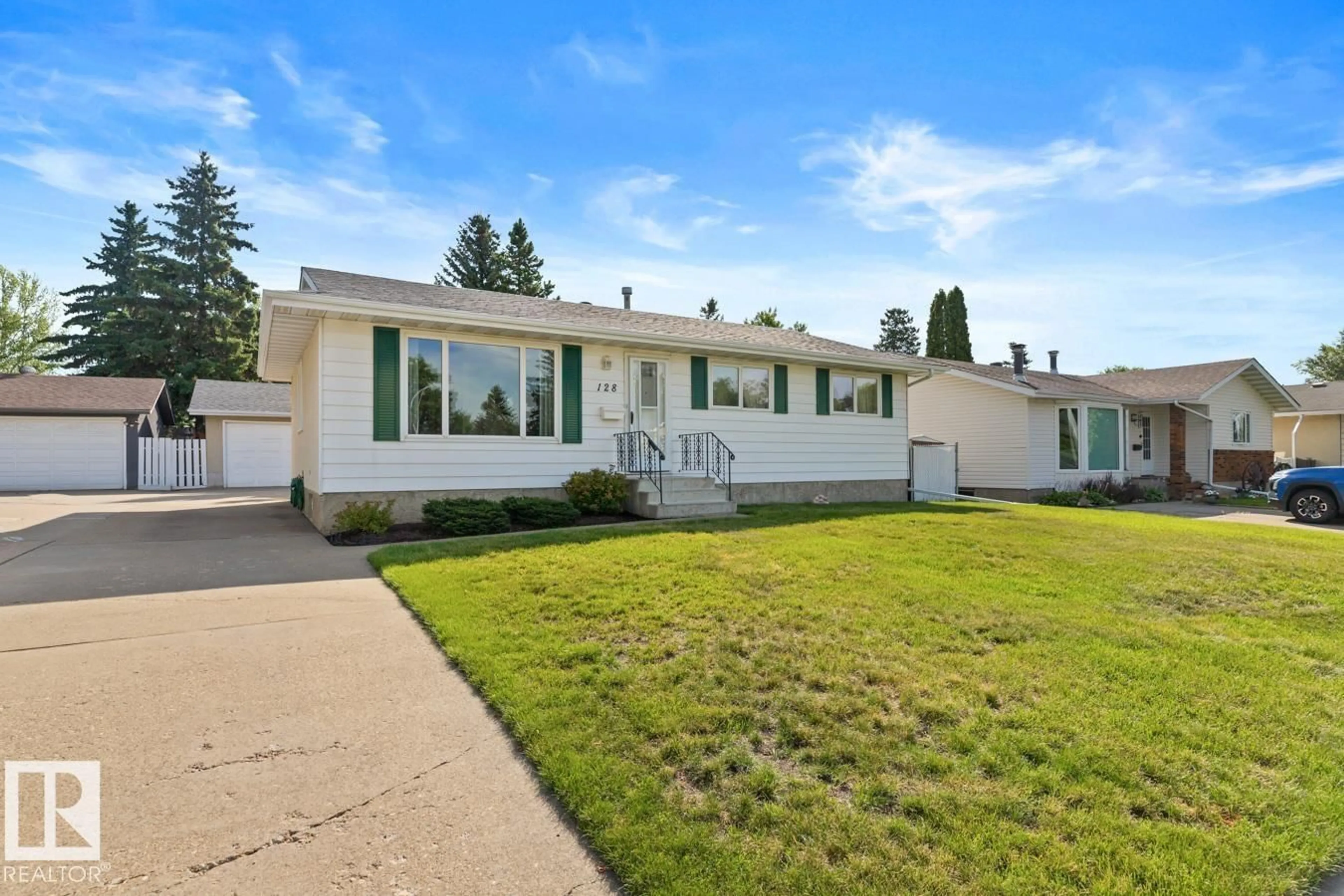 Home with vinyl exterior material, street for 128 GEORGIAN WY, Sherwood Park Alberta T8A2W2