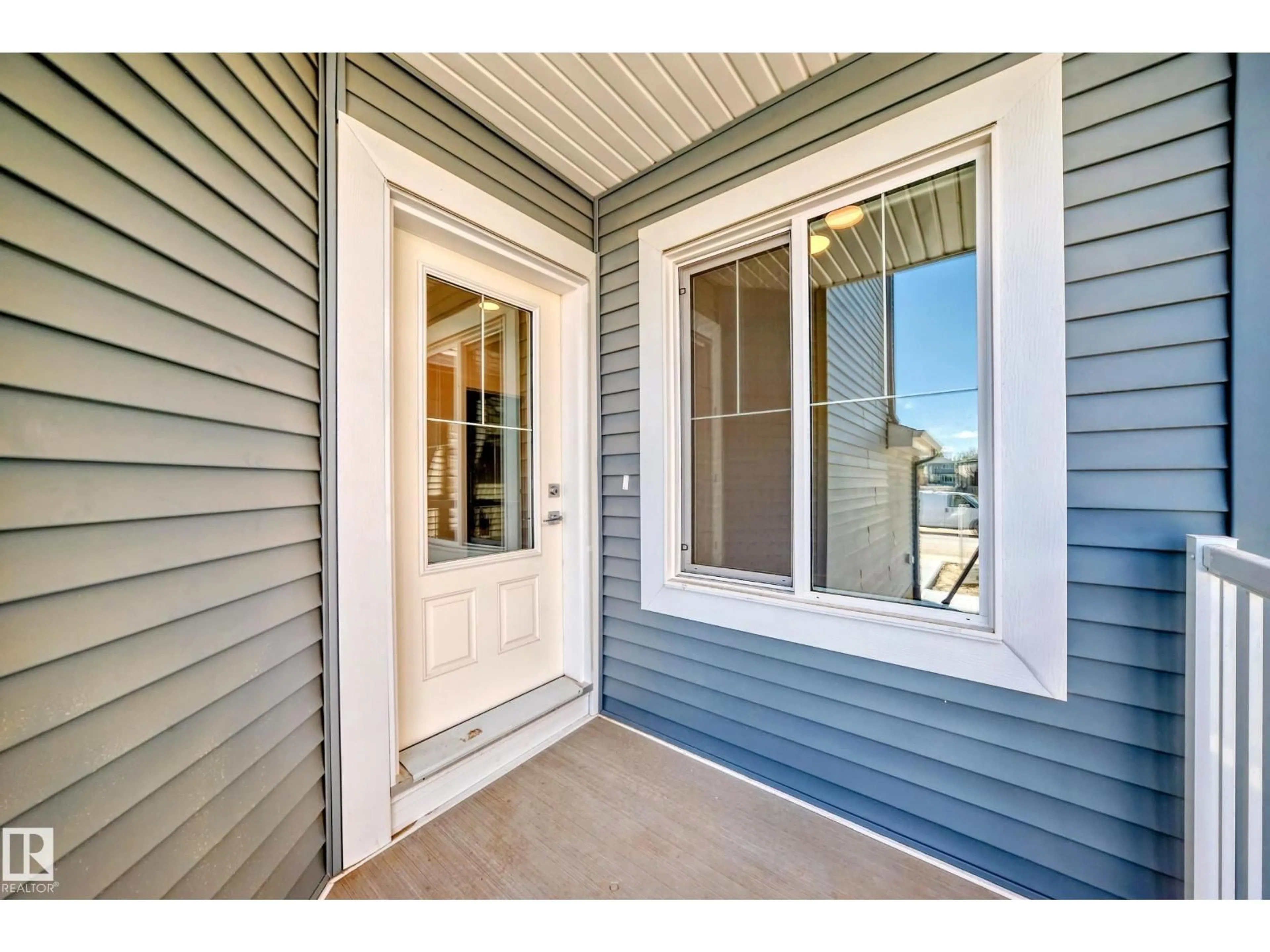 Indoor entryway for 631 KINGLET BV, Edmonton Alberta T5S0S8