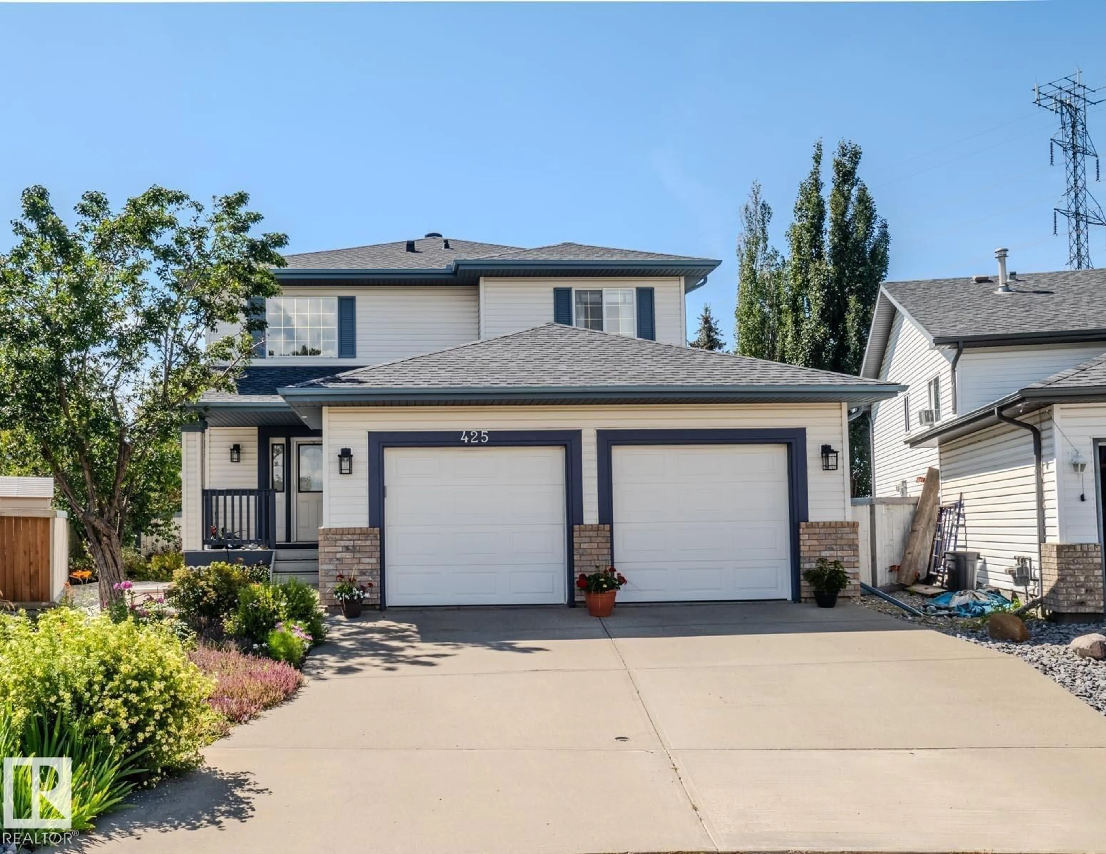Home with vinyl exterior material, street for NW - 425 WILLIAMS CO, Edmonton Alberta T6T1N5