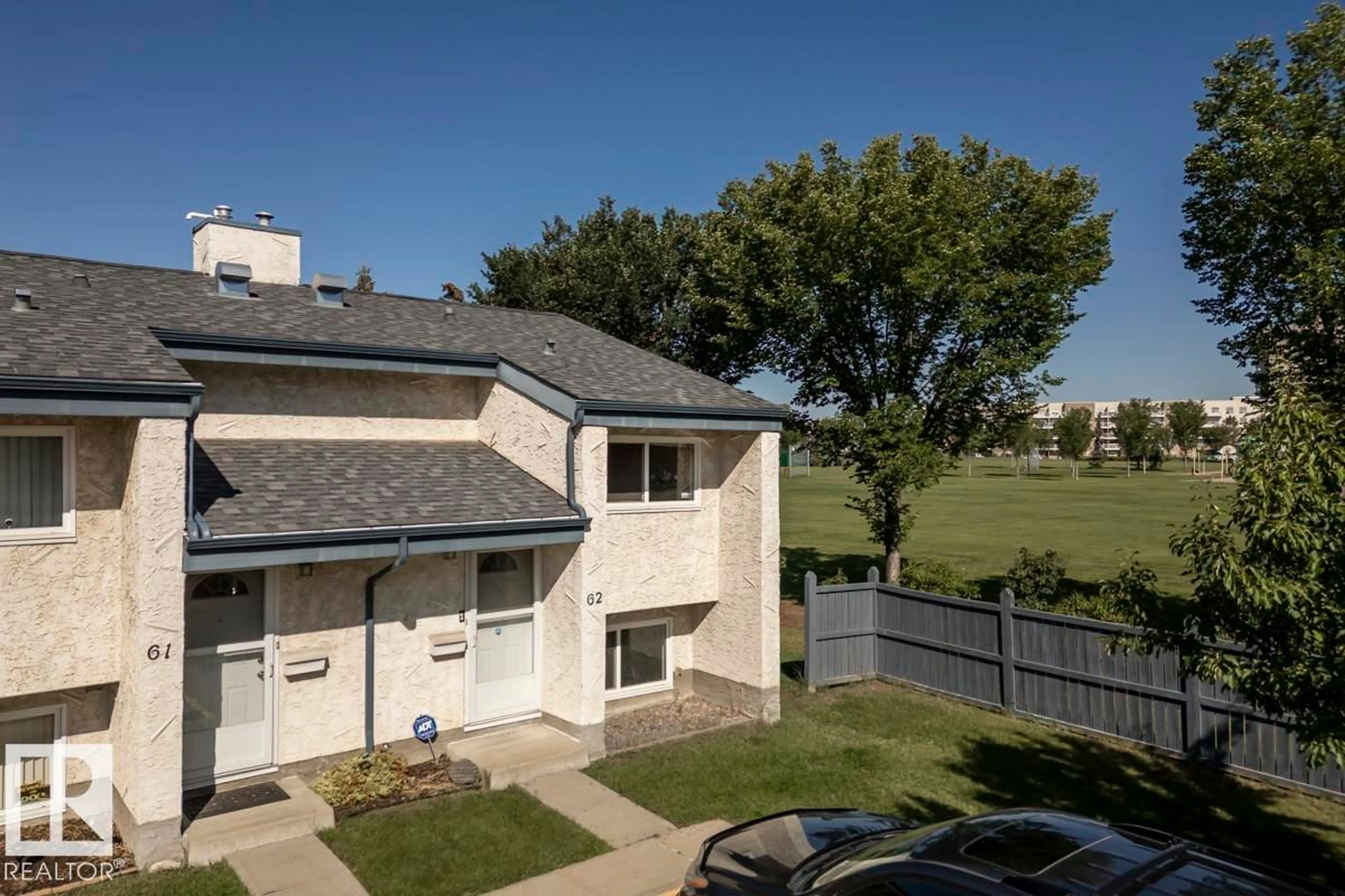 A pic from outside/outdoor area/front of a property/back of a property/a pic from drone, mountain view for 62 6220 172 ST NW, Edmonton Alberta T5T3R4