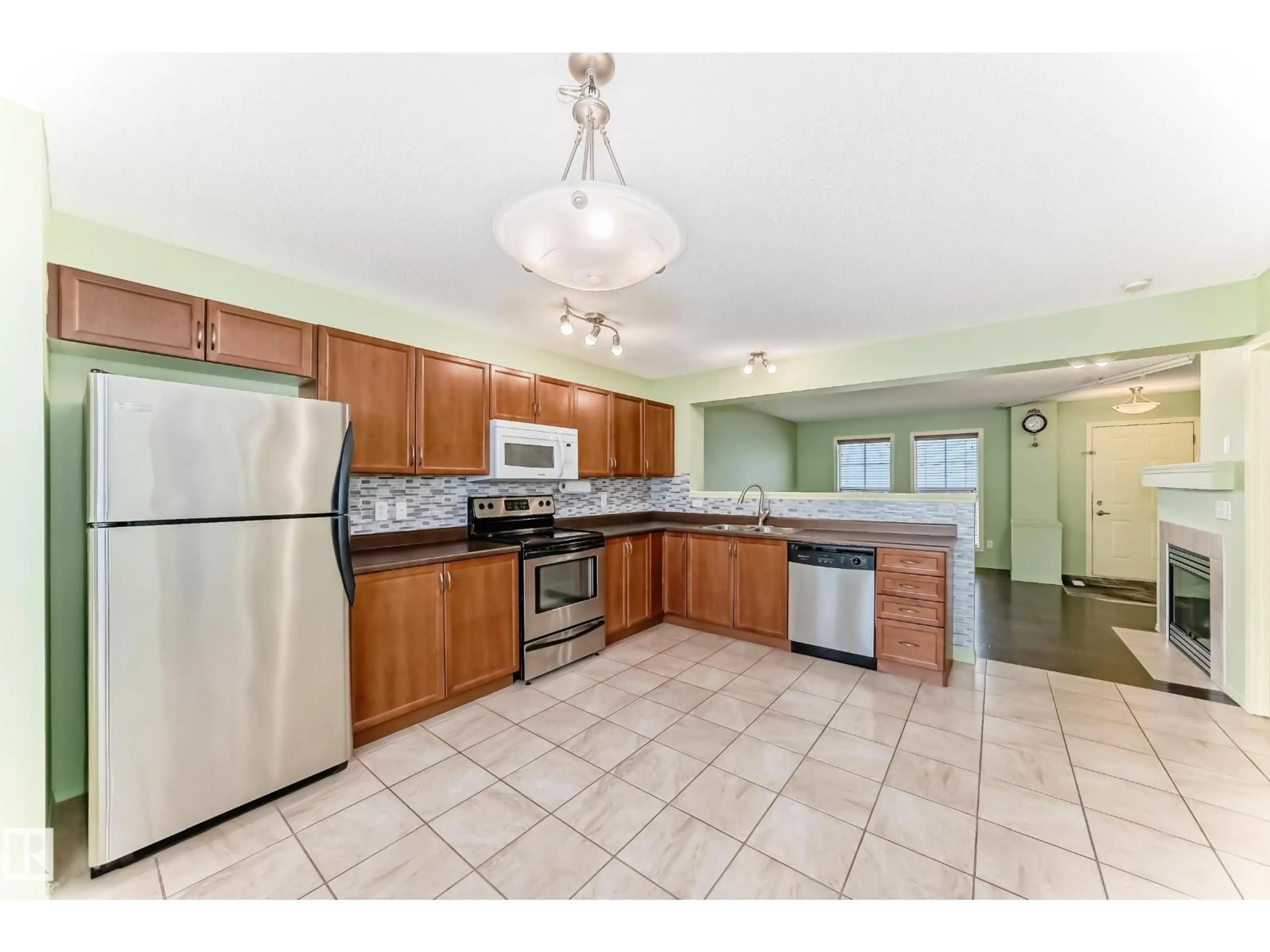 Standard kitchen, ceramic/tile floor for 7108 16 AV, Edmonton Alberta T6X0H3