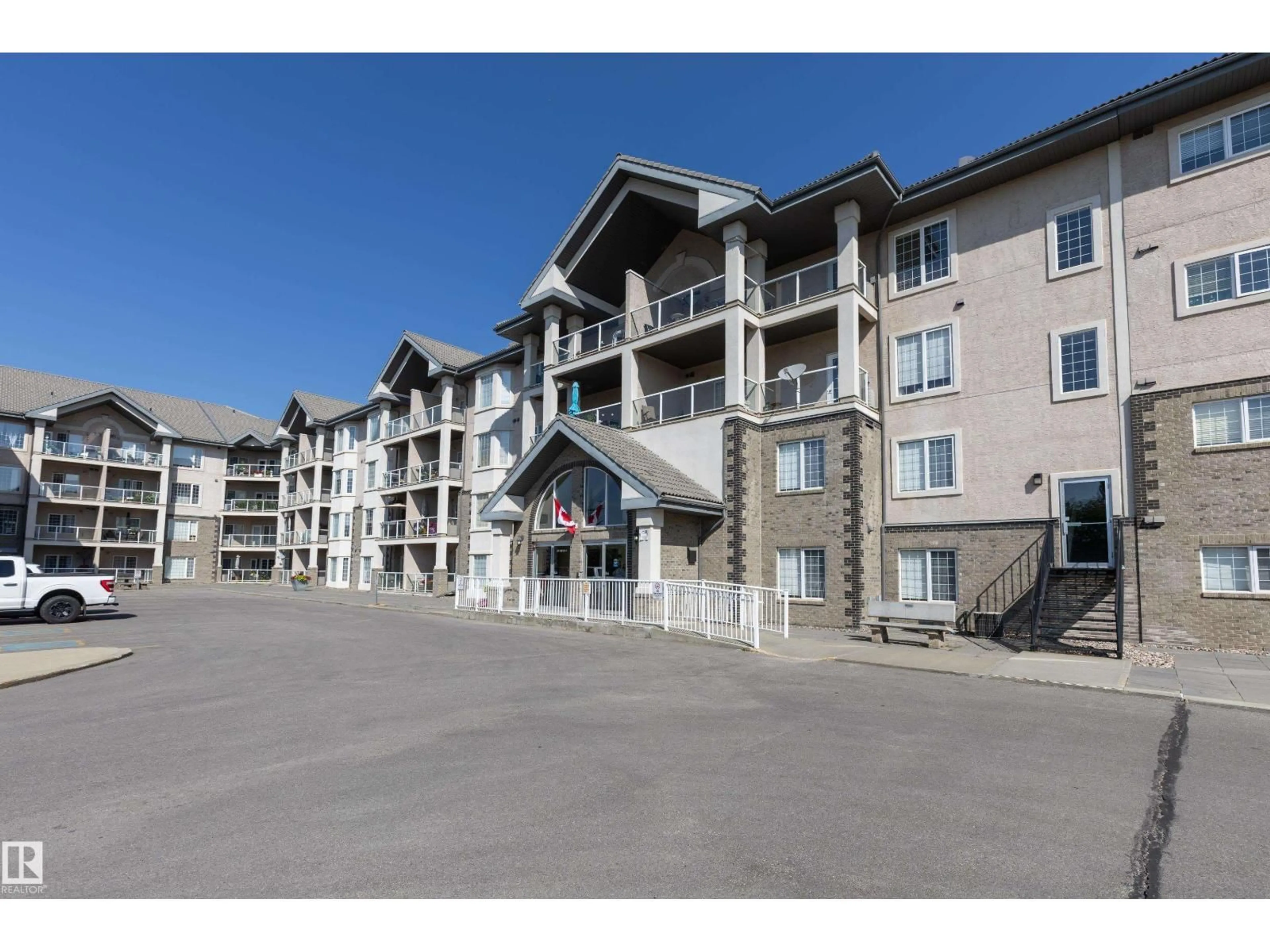 Unknown for 238 612 111 ST, Edmonton Alberta T6W1R9