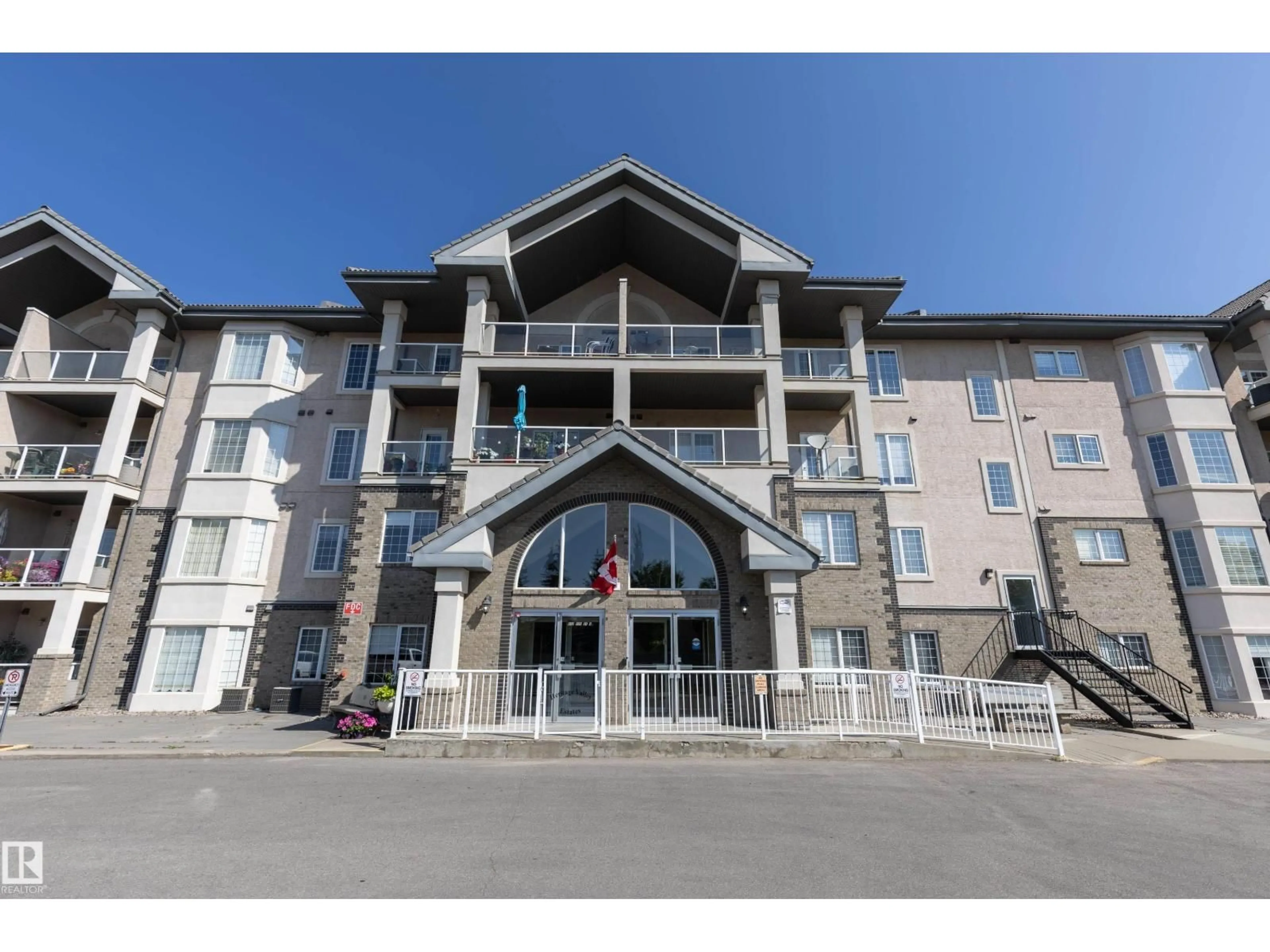 Indoor foyer for 238 612 111 ST, Edmonton Alberta T6W1R9