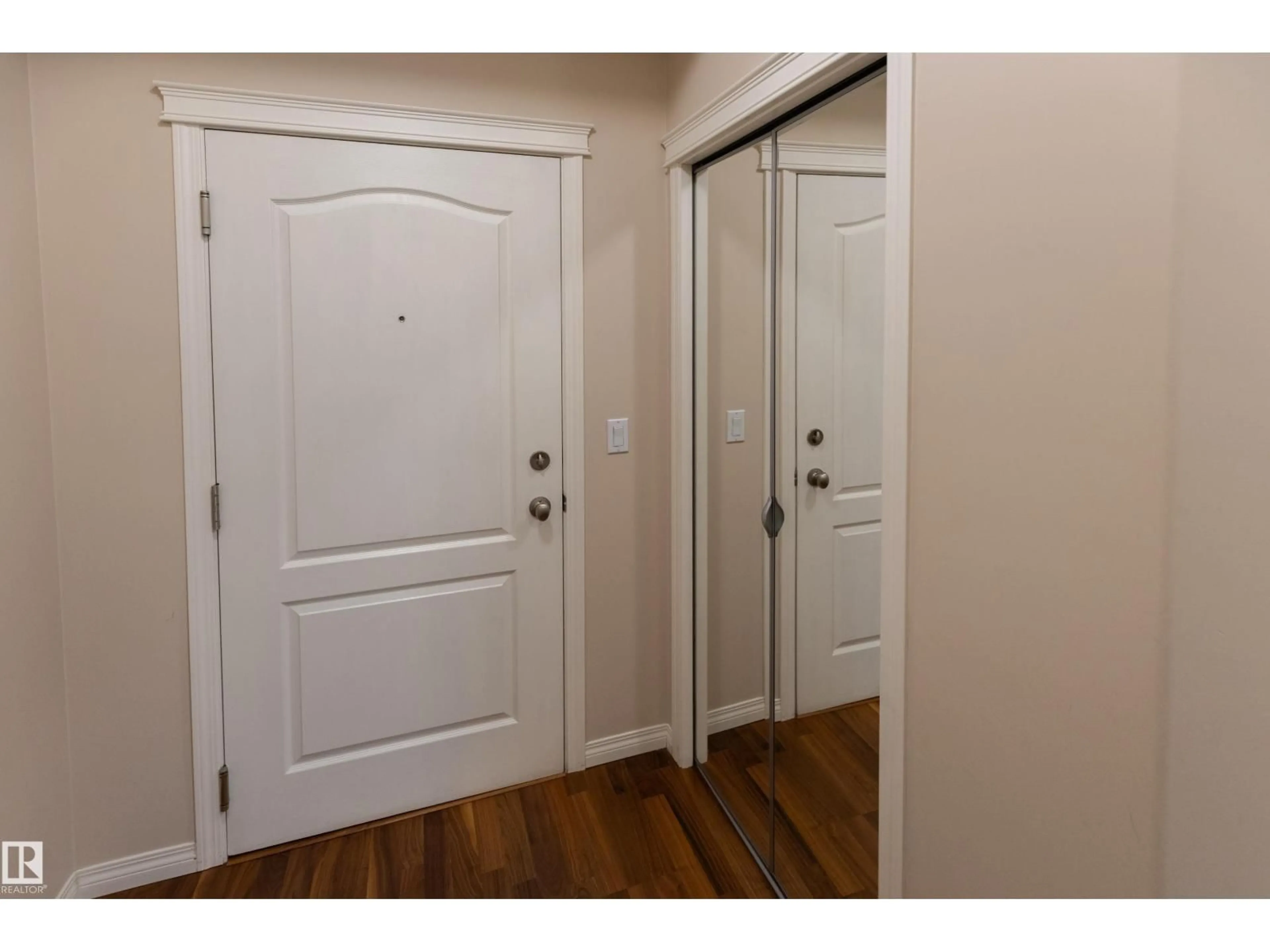 Indoor entryway for 238 612 111 ST, Edmonton Alberta T6W1R9