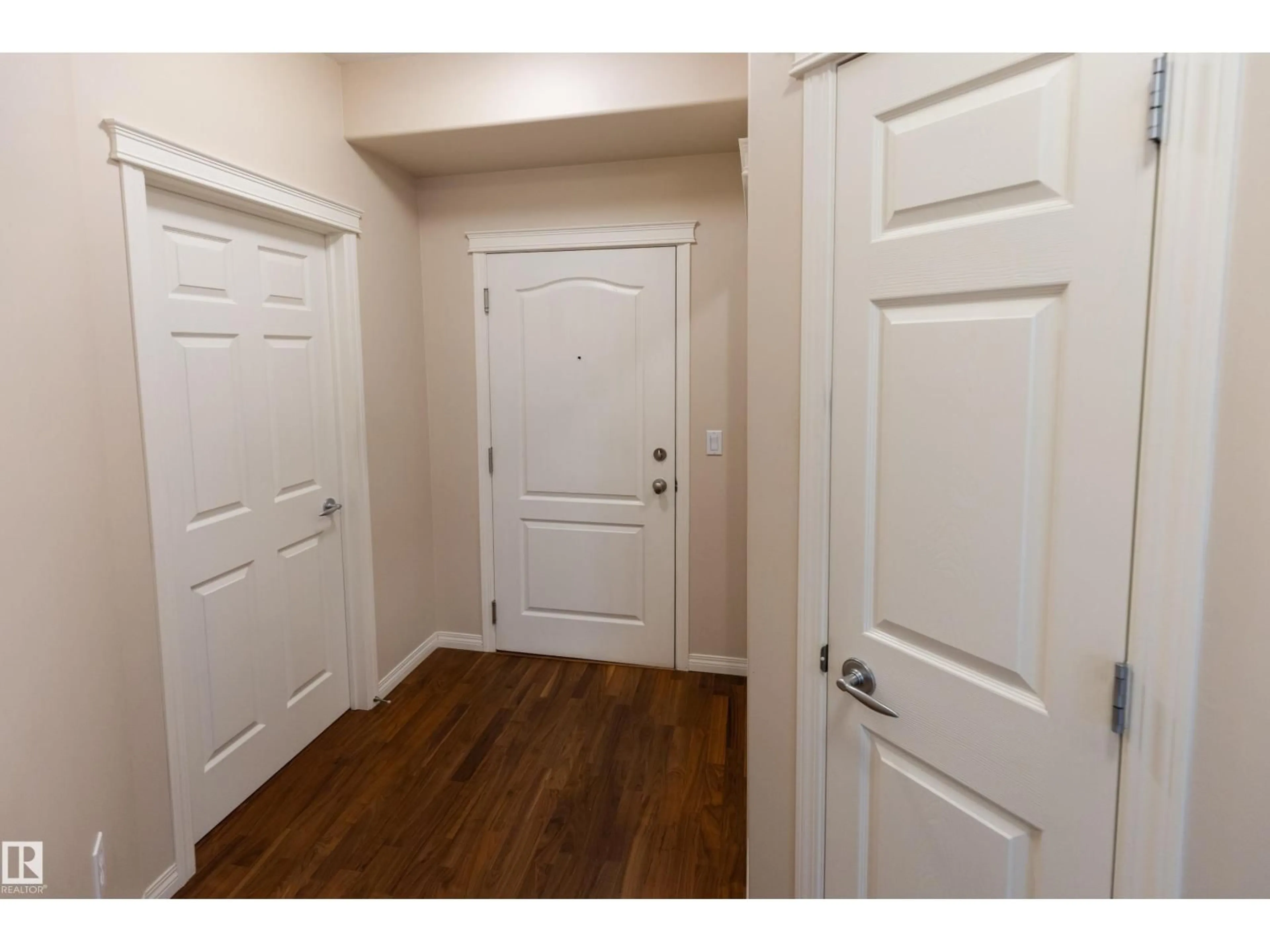 Indoor entryway for 238 612 111 ST, Edmonton Alberta T6W1R9