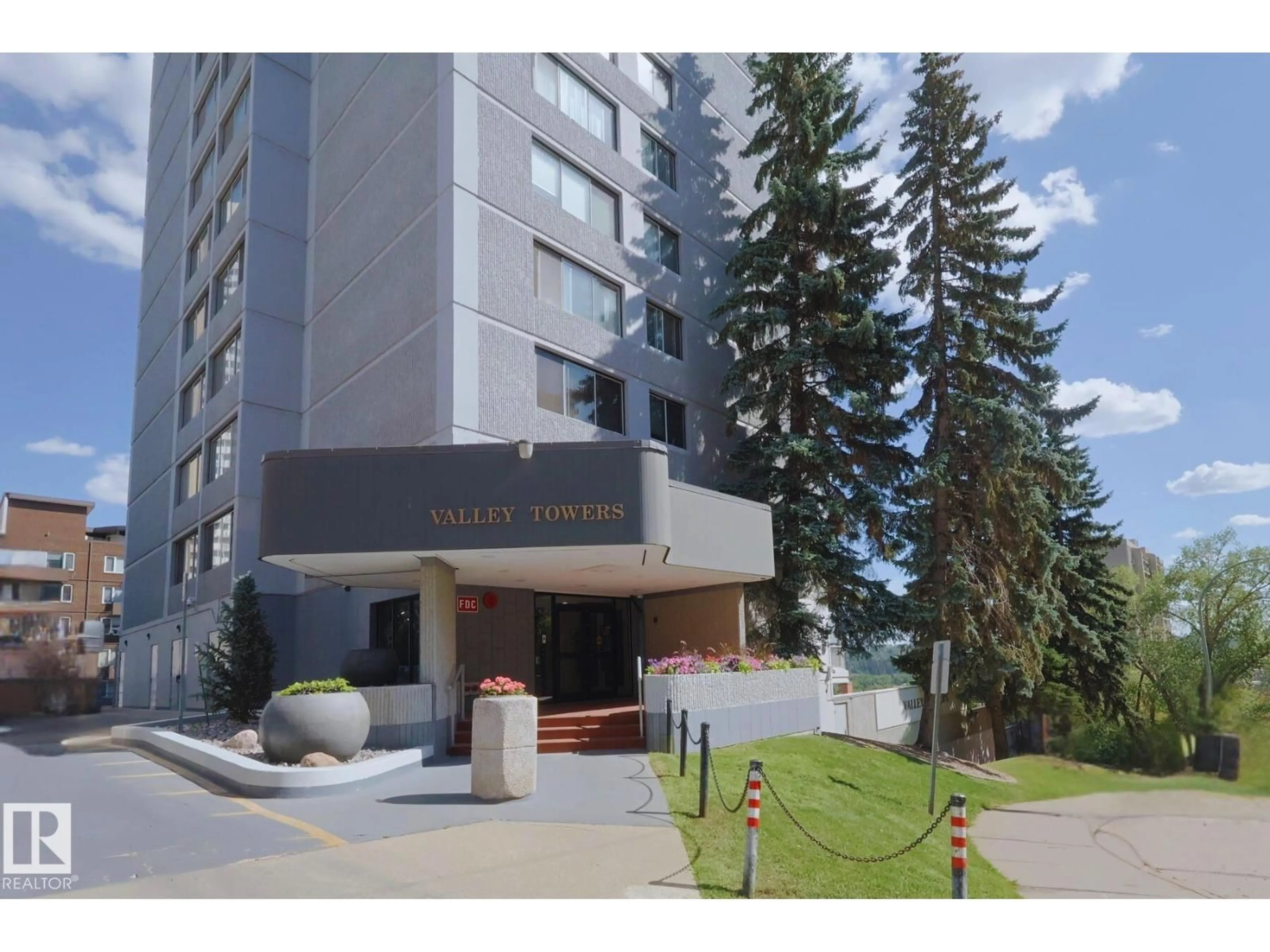 Lobby for 9923 103 ST, Edmonton Alberta T5K2J3