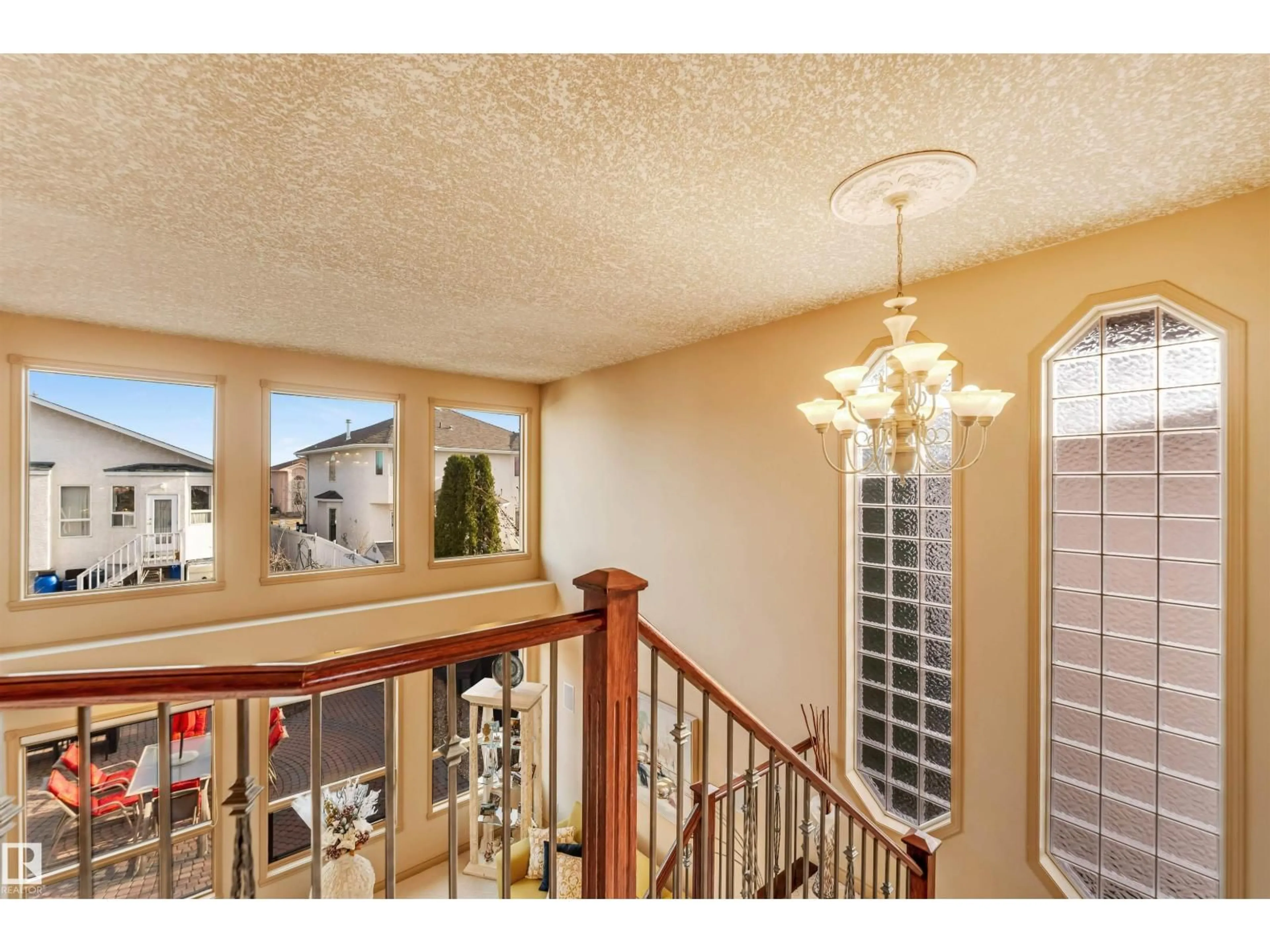 Indoor foyer for 8715 160A AV NW, Edmonton Alberta T5Z3K4