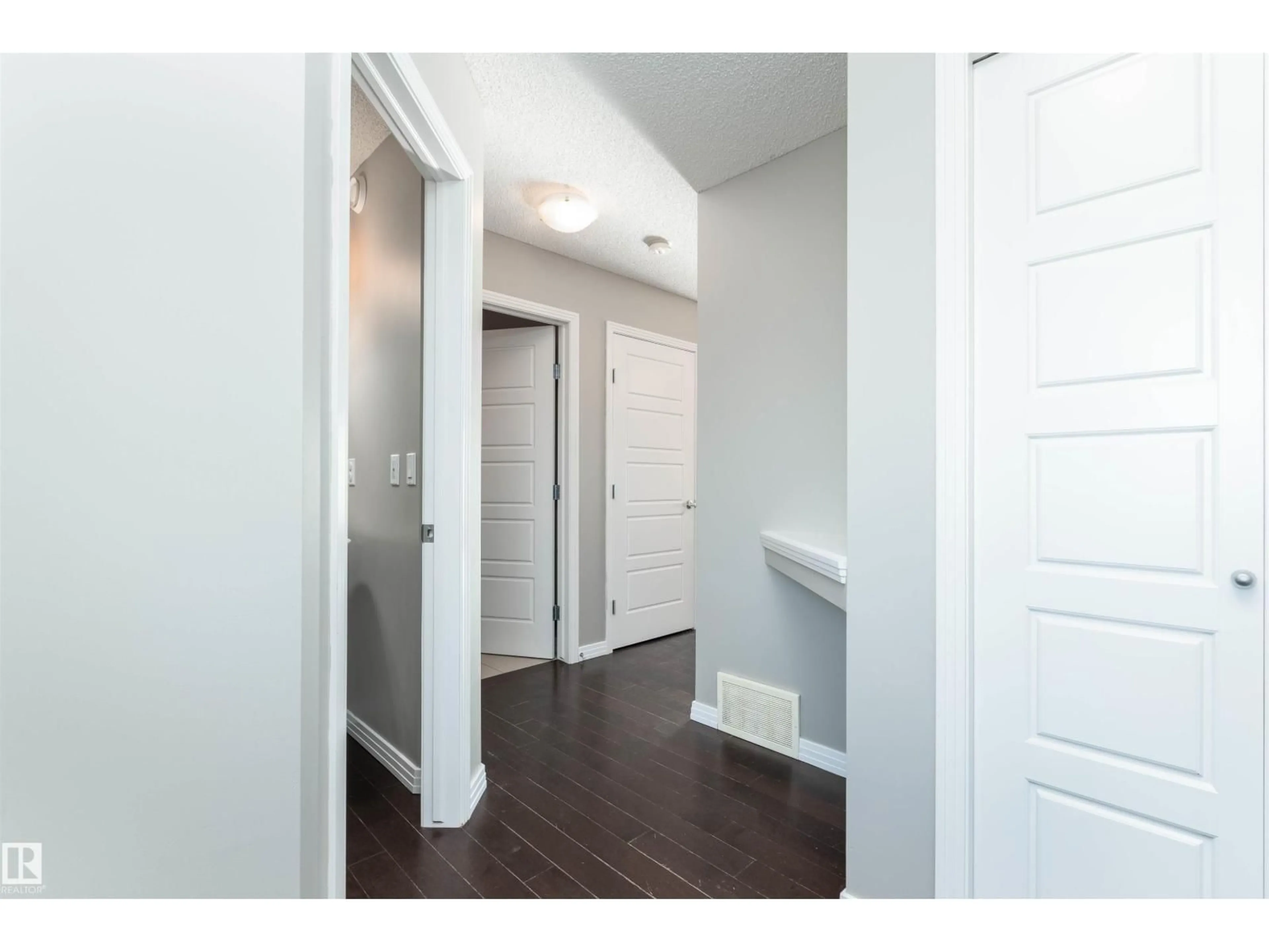 Indoor entryway for NW - 4429 5A ST, Edmonton Alberta T6T0Z8