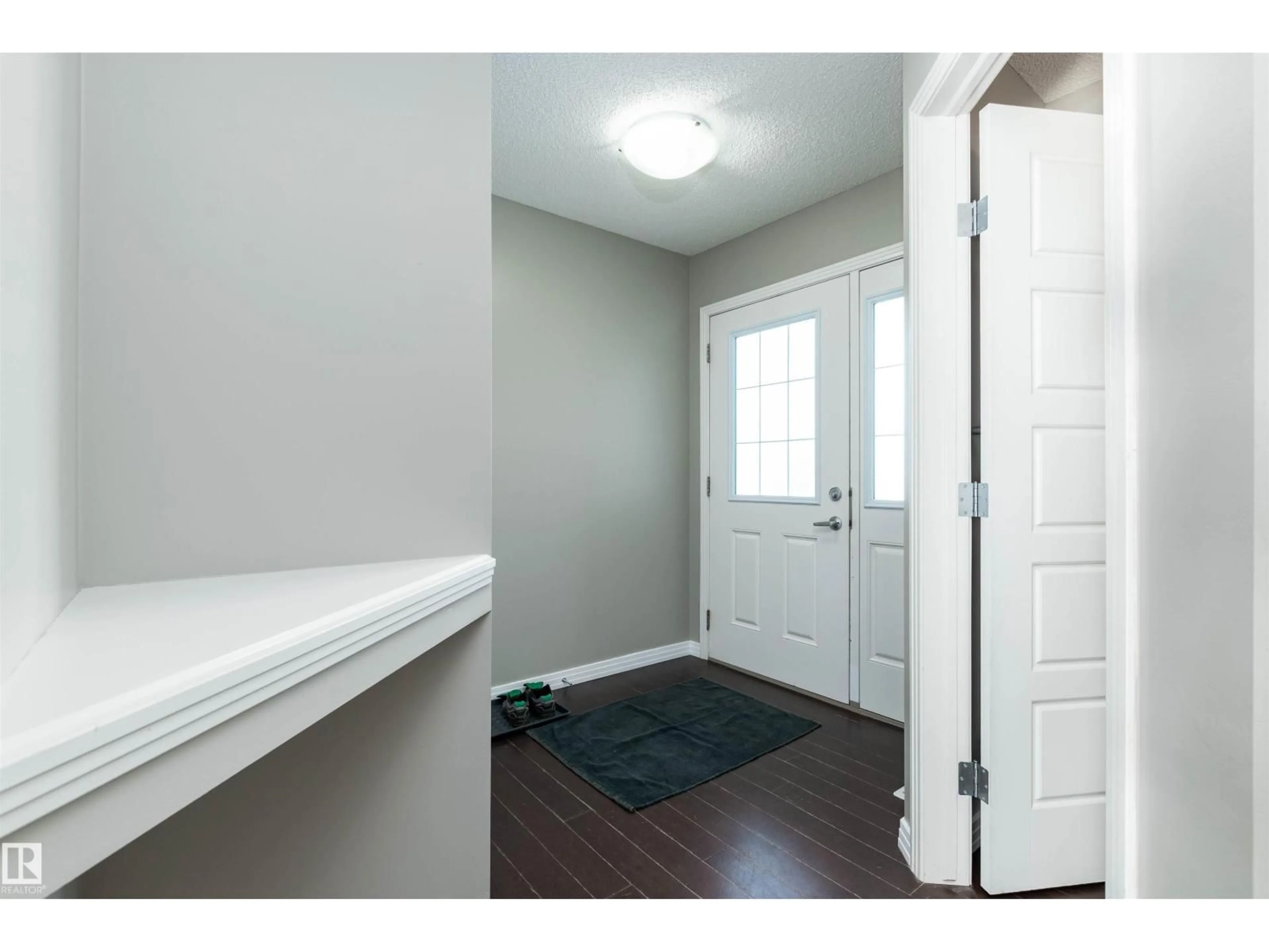 Indoor entryway for NW - 4429 5A ST, Edmonton Alberta T6T0Z8
