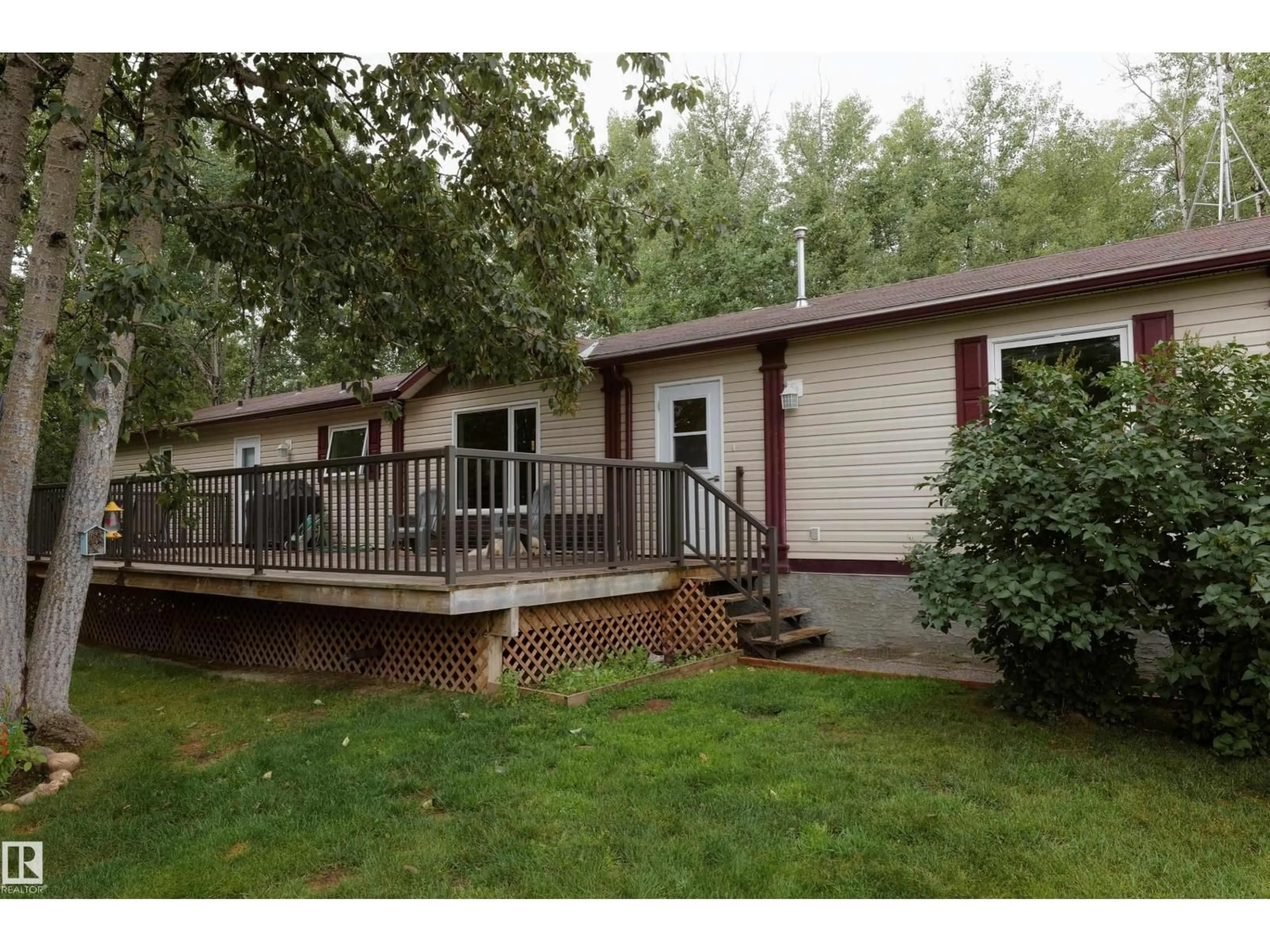 Home with vinyl exterior material, unknown for 60004 RGE RD 64, Rural Barrhead County Alberta T7N1N3