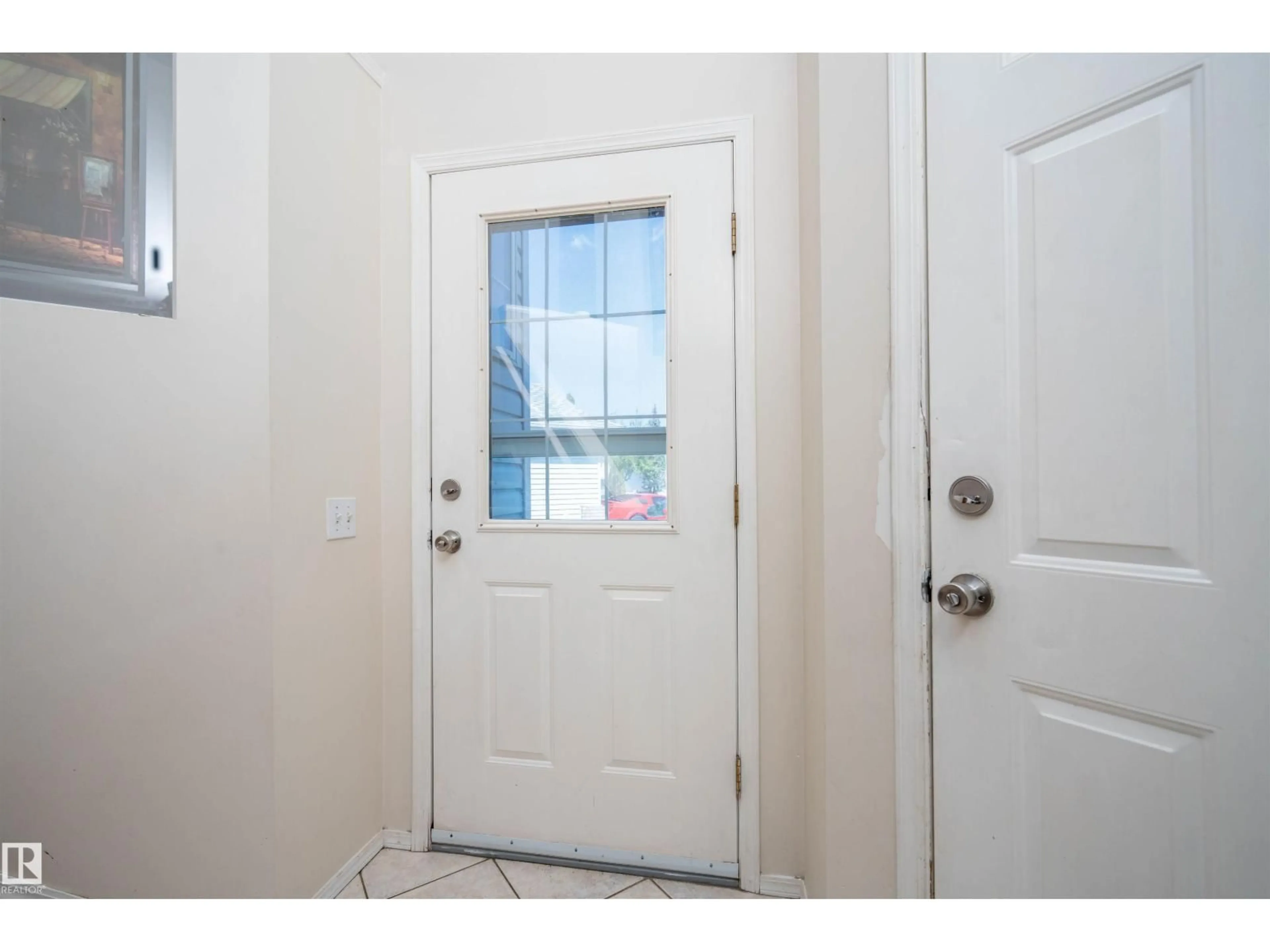 Indoor entryway for 13028 139ST NW, Edmonton Alberta T5L5B8