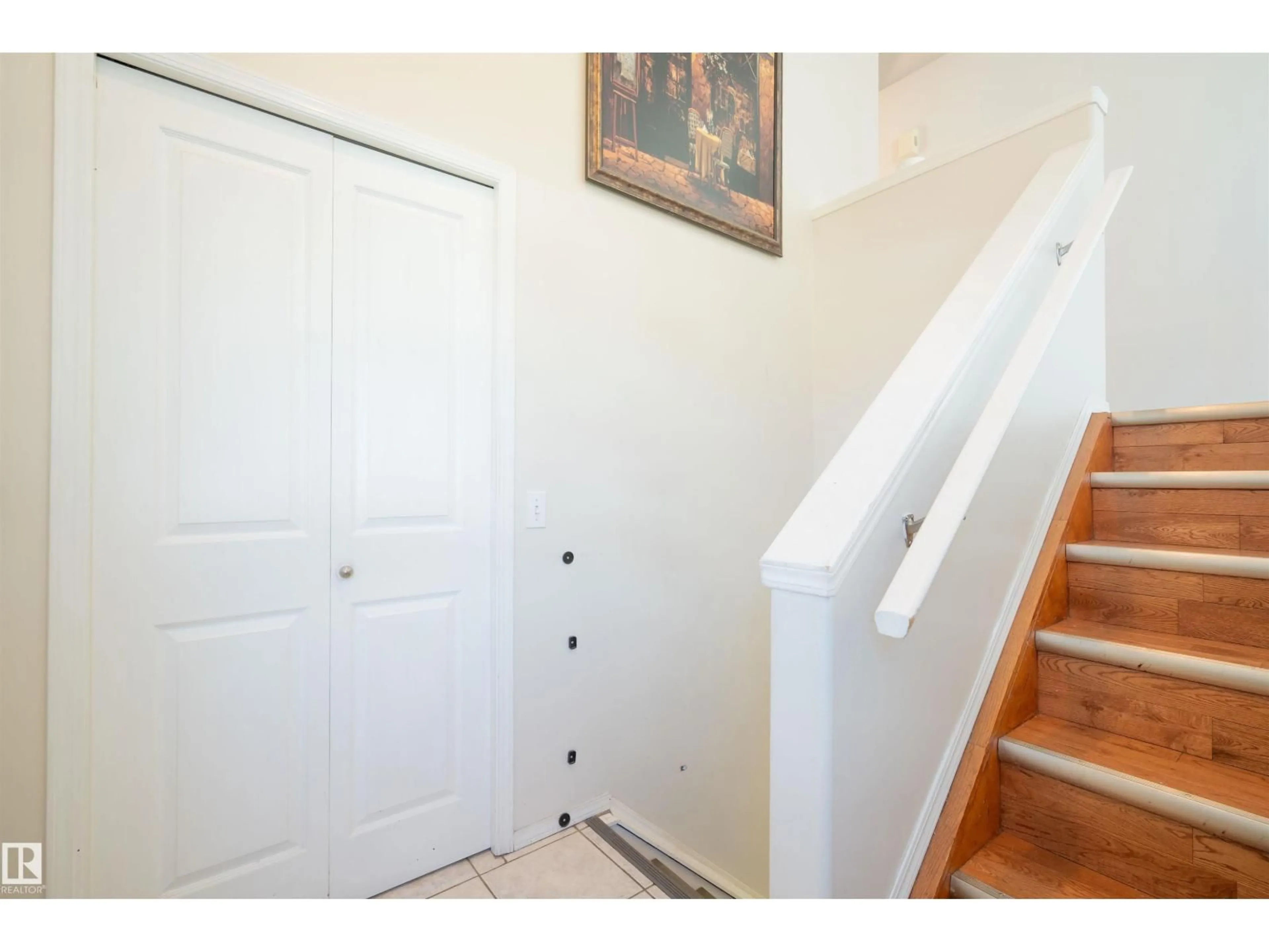 Indoor entryway for 13028 139ST NW, Edmonton Alberta T5L5B8