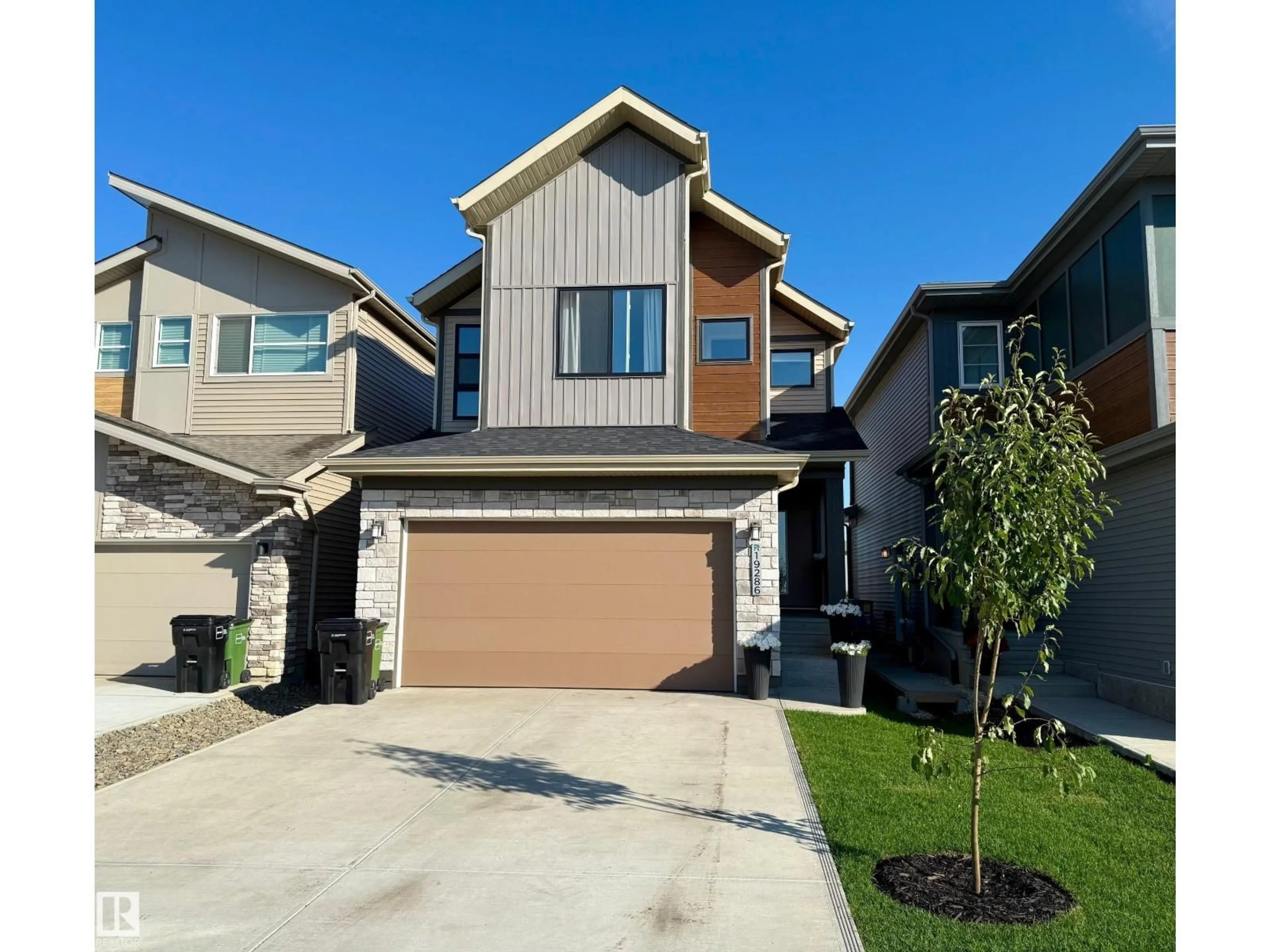 Home with vinyl exterior material, street for 19286 22A AV, Edmonton Alberta T6M1P8