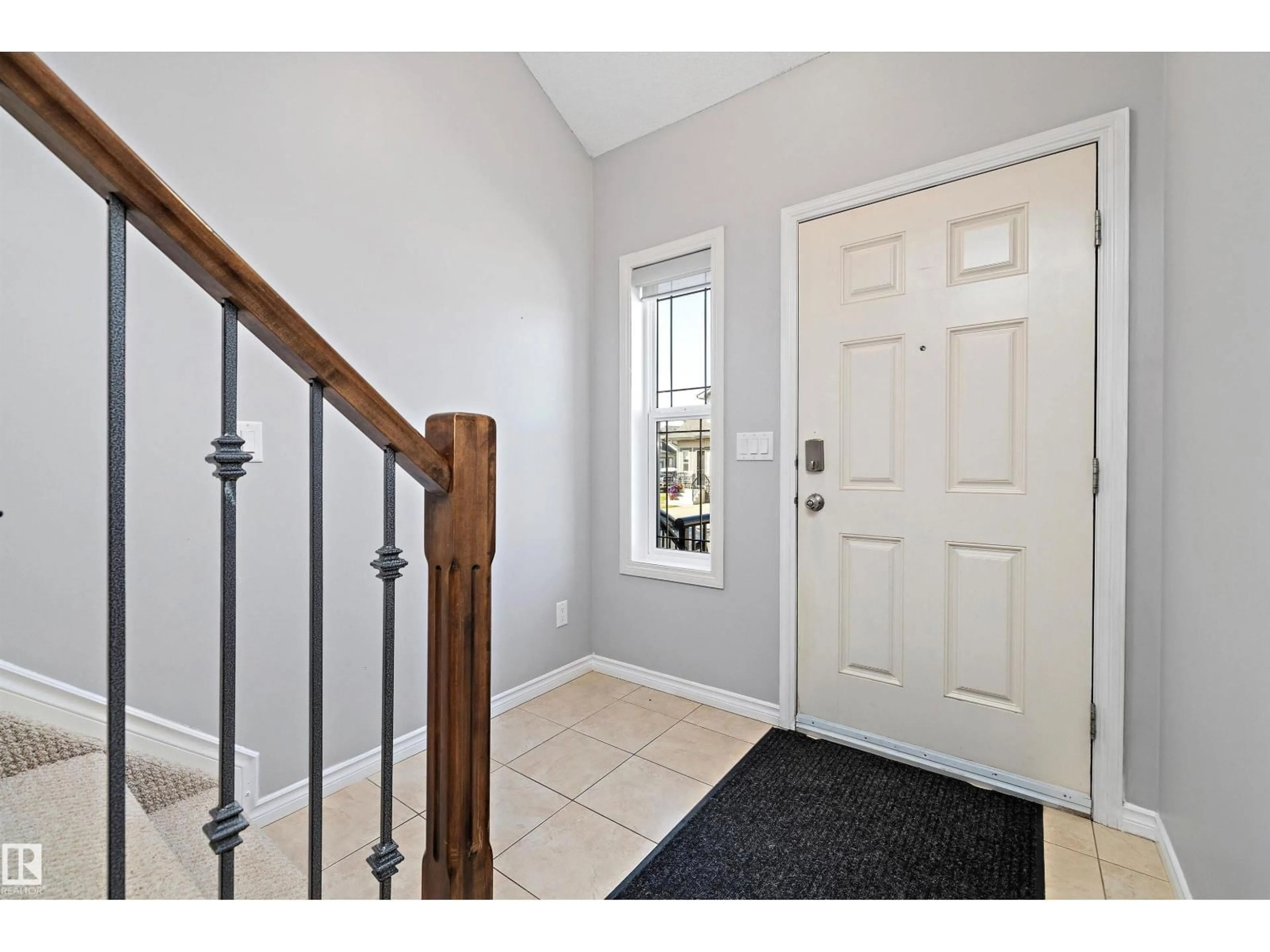 Indoor entryway for #10 - 9511 102 AV, Morinville Alberta T8R0C6