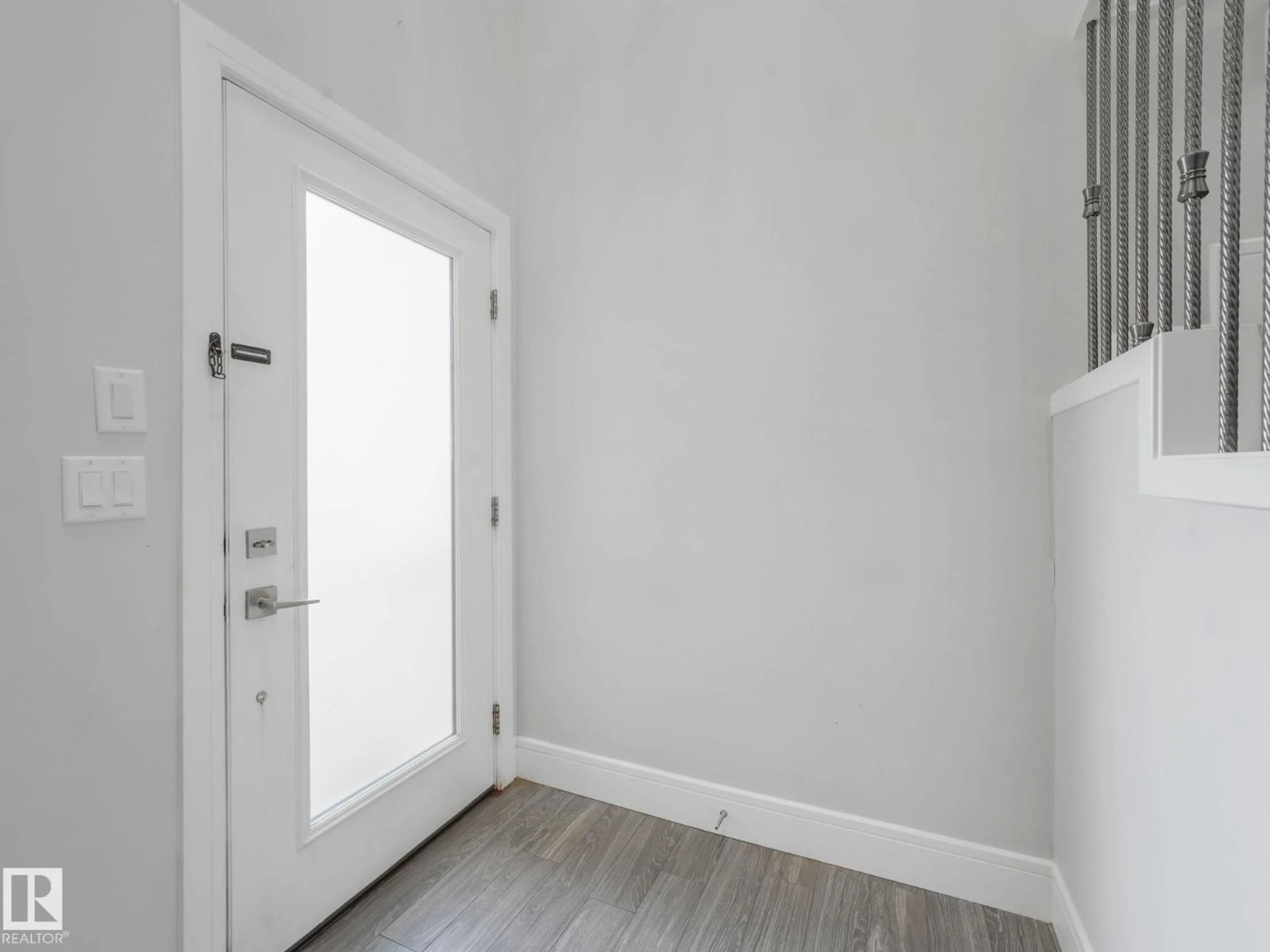 Indoor entryway for NW - 1637 25 ST, Edmonton Alberta T6T2H6
