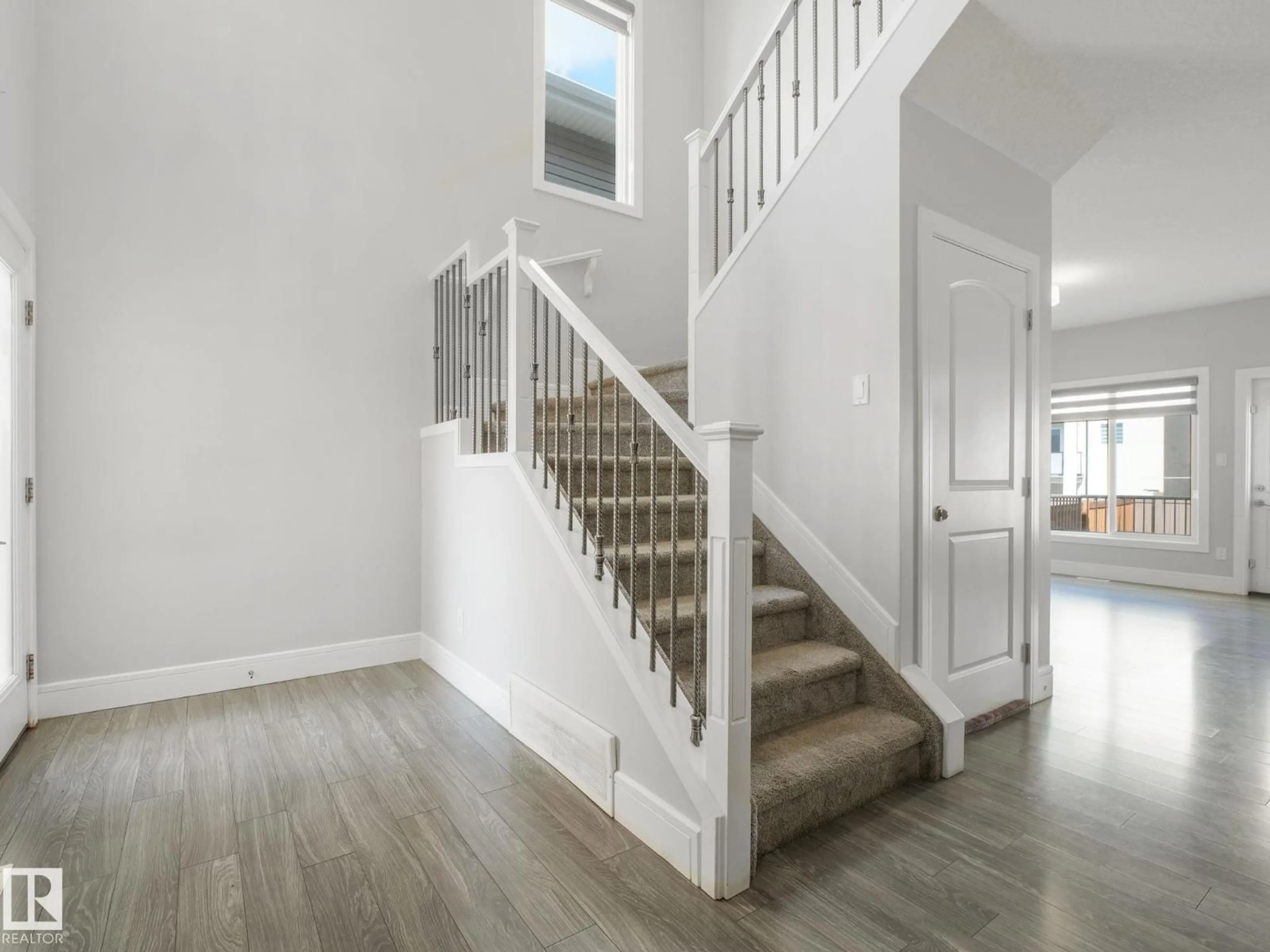 Stairs for NW - 1637 25 ST, Edmonton Alberta T6T2H6