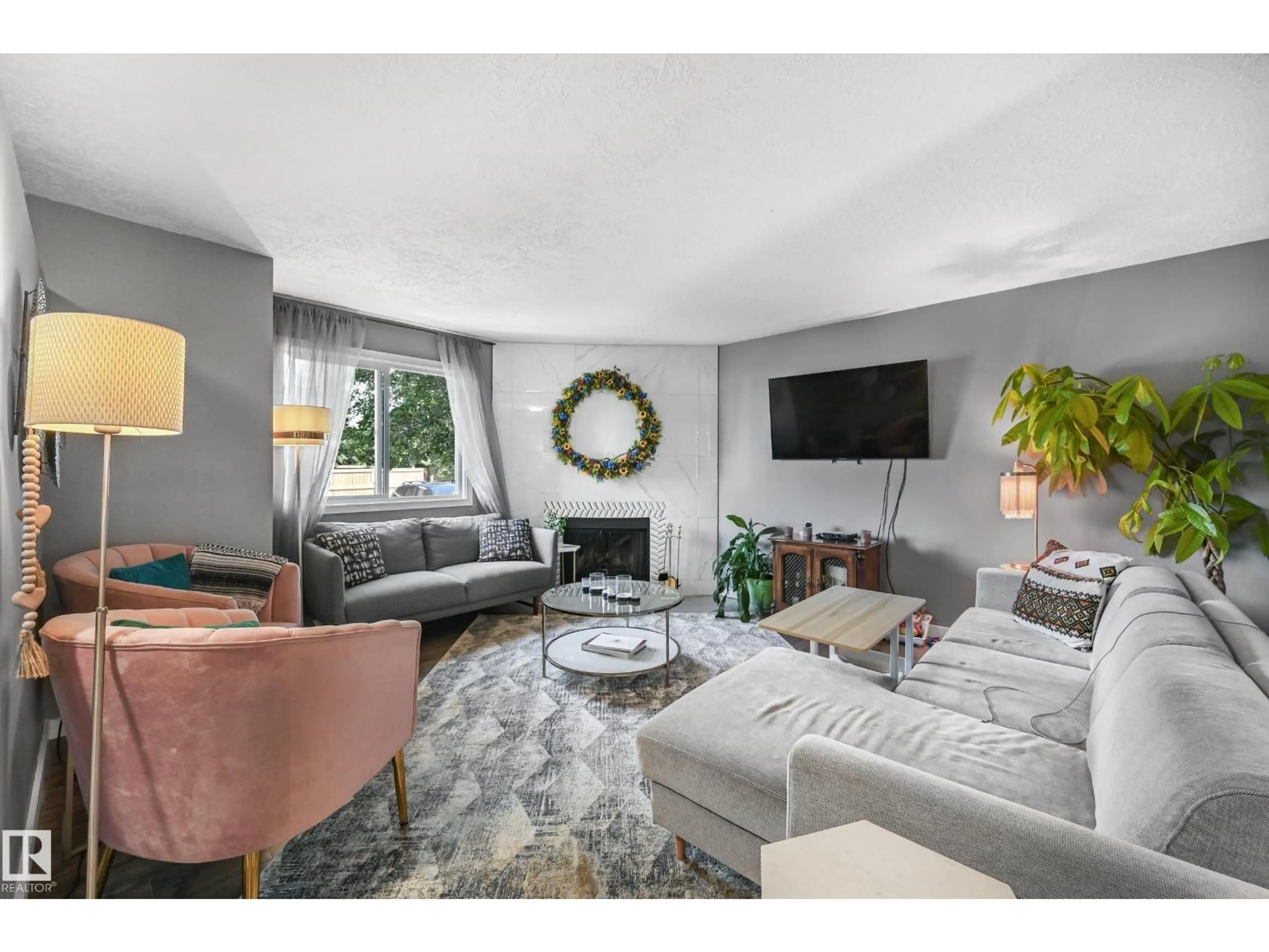 Living room with furniture, unknown for 13 - 3115 119 ST, Edmonton Alberta T6J5N5