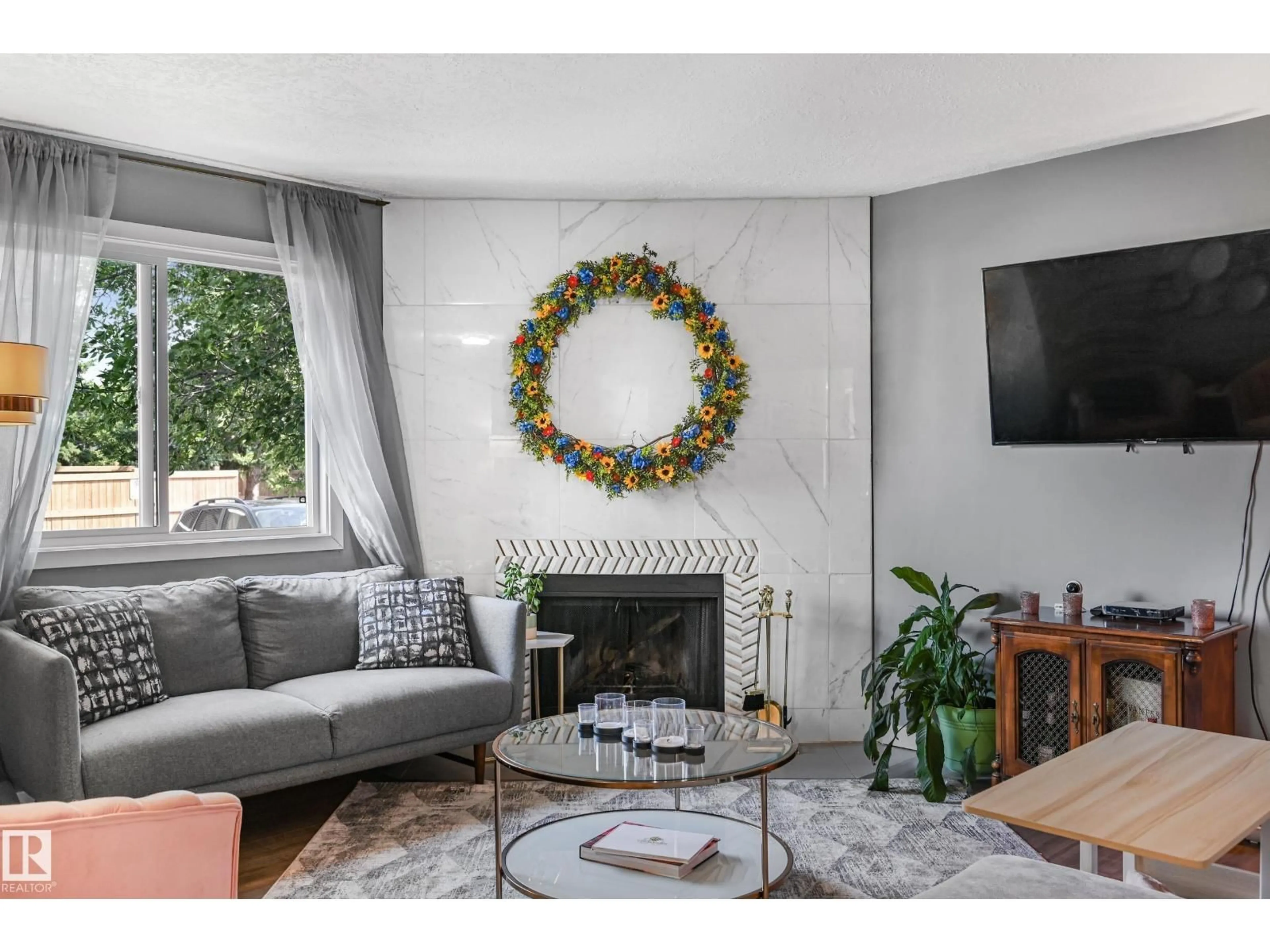 Living room with furniture, unknown for 13 - 3115 119 ST, Edmonton Alberta T6J5N5