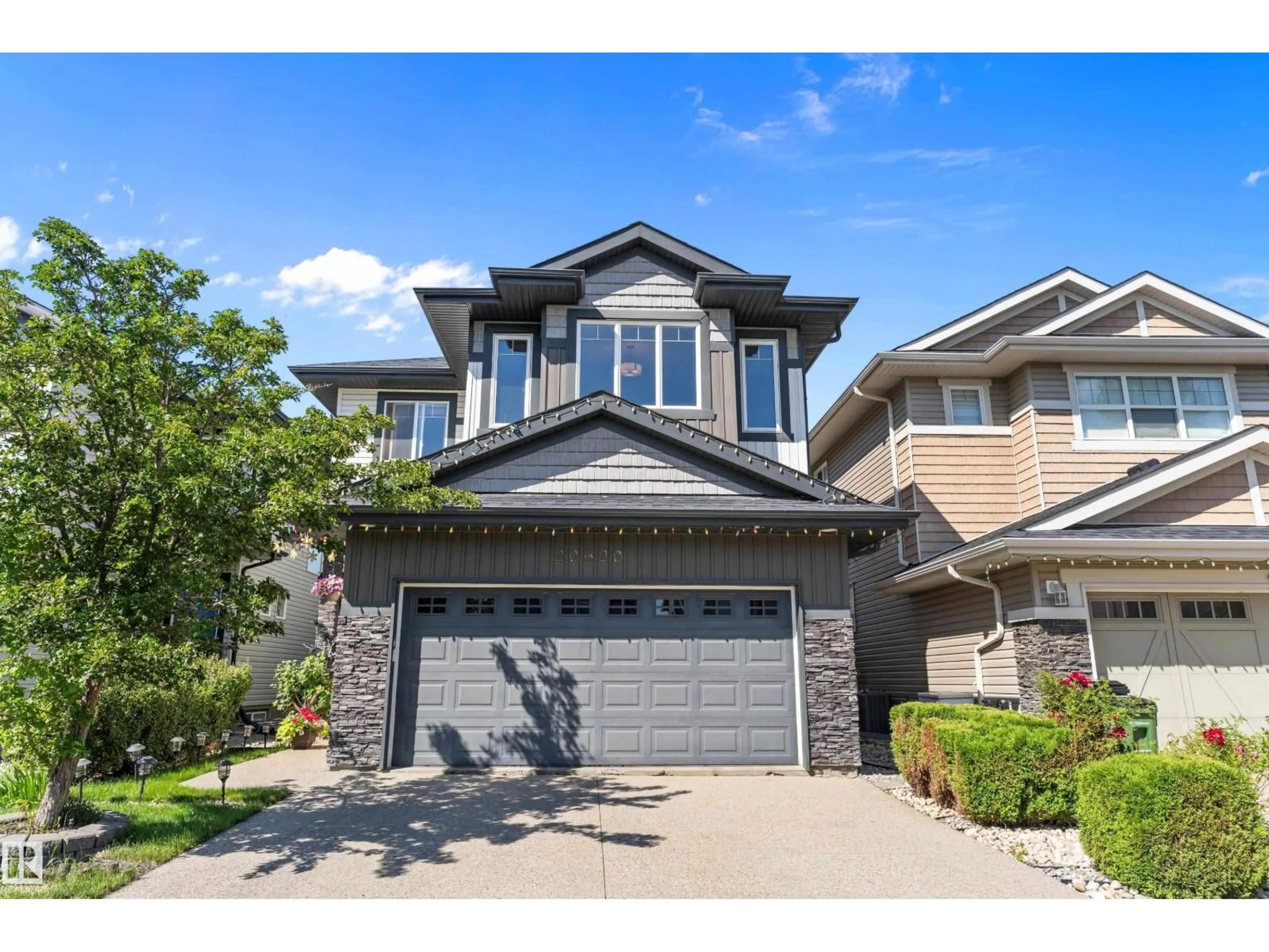 Home with vinyl exterior material, street for 20620 97 AV, Edmonton Alberta T5T4V5