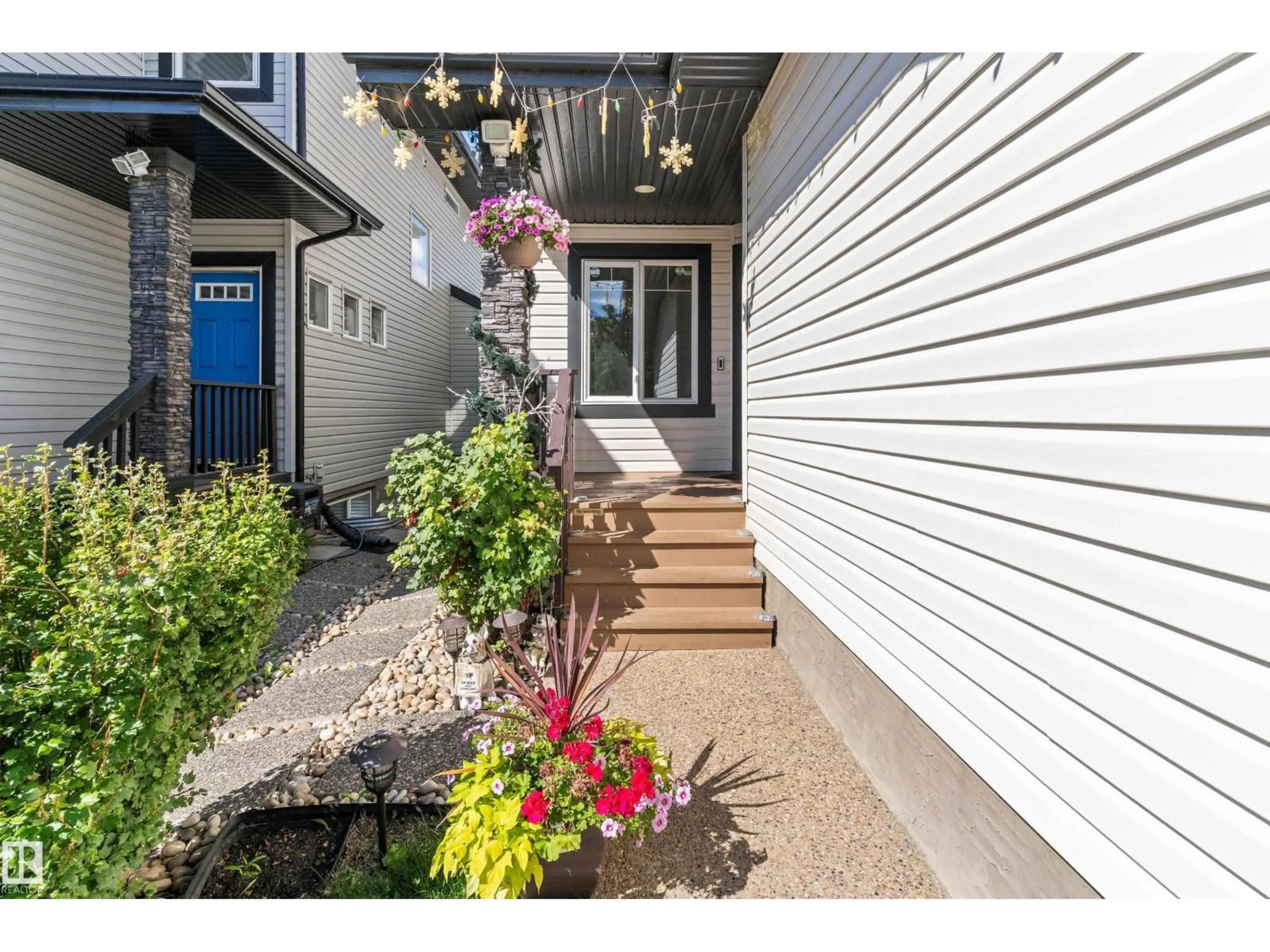 Indoor entryway for 20620 97 AV, Edmonton Alberta T5T4V5