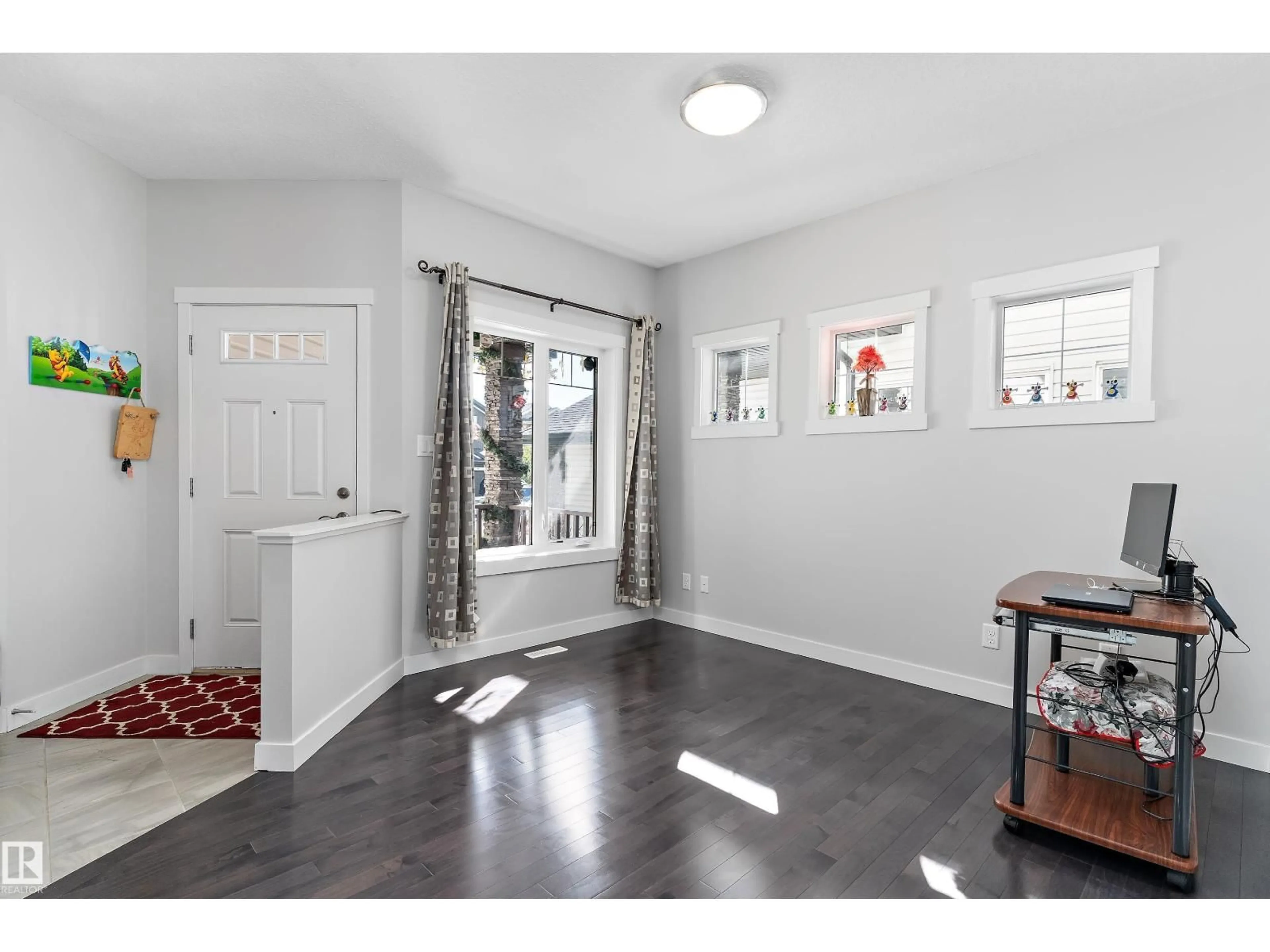 Indoor entryway for 20620 97 AV, Edmonton Alberta T5T4V5