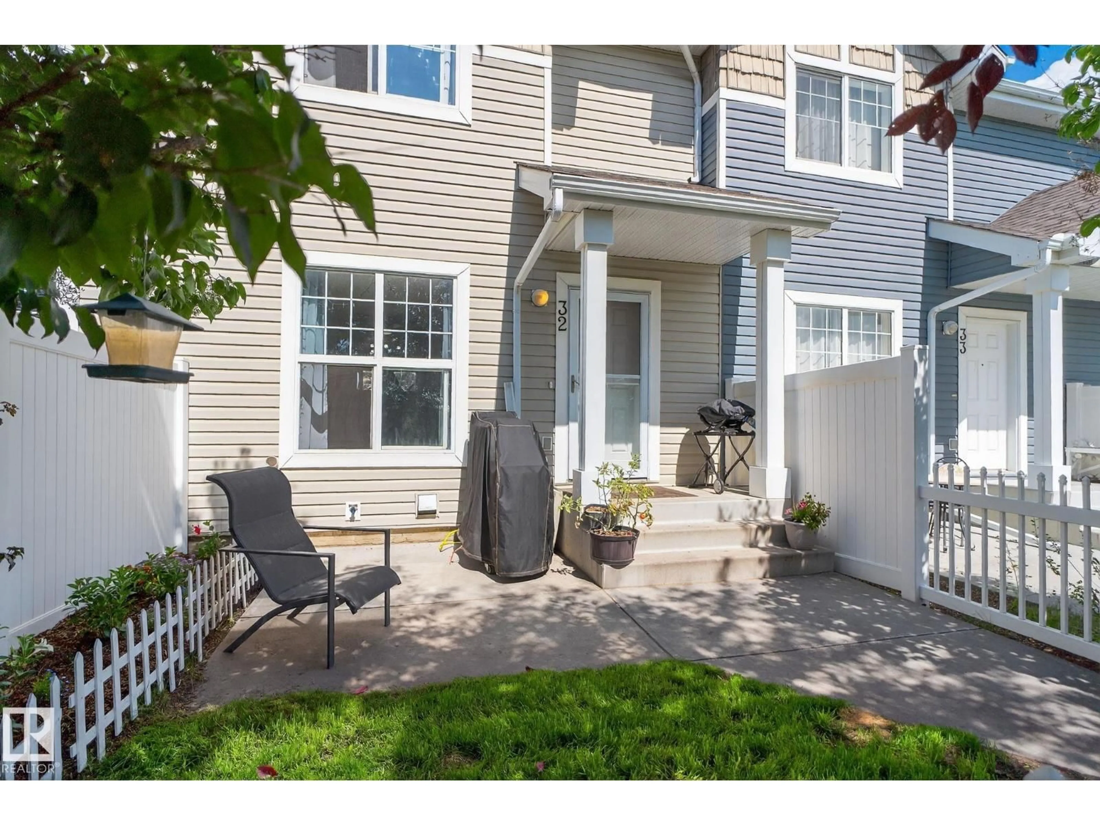 Patio, street for #32 - 2051 TOWNE CENTRE BV, Edmonton Alberta T6R0G8