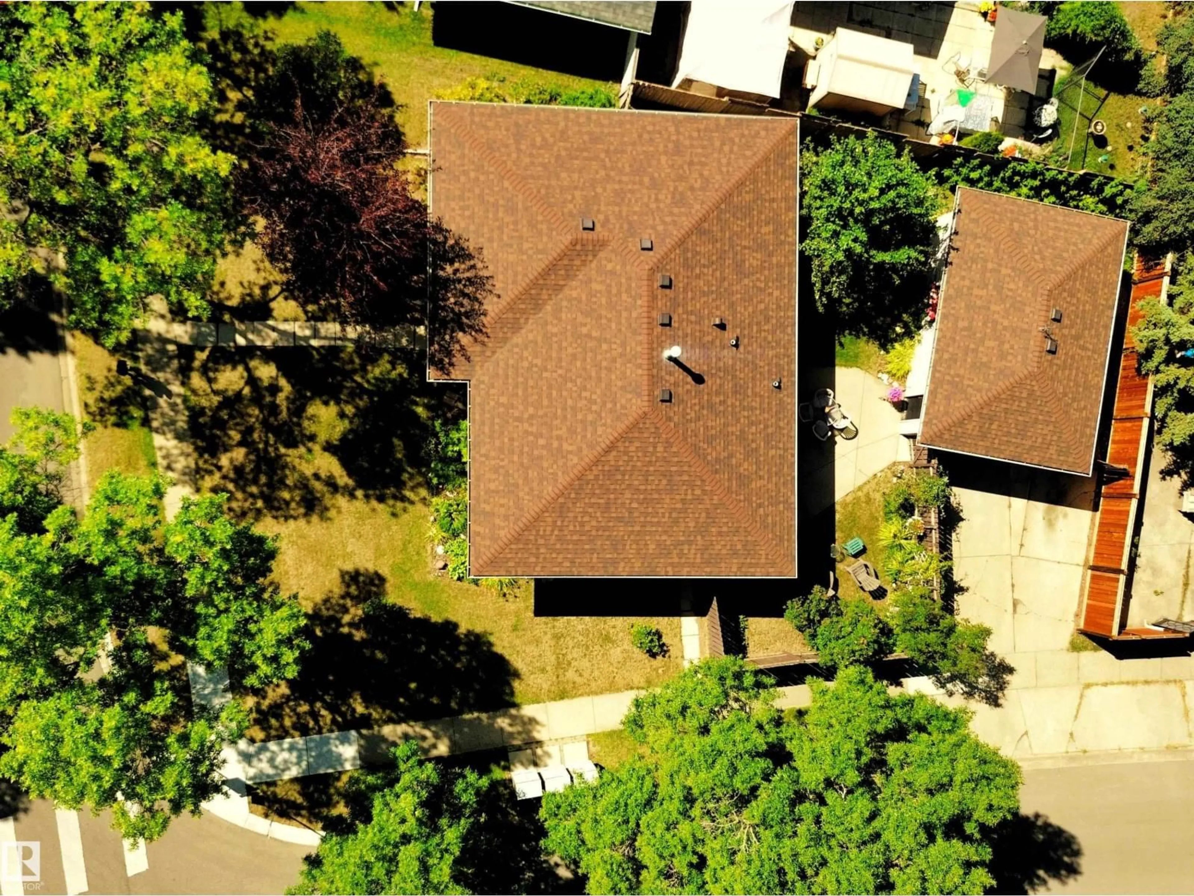 A pic from outside/outdoor area/front of a property/back of a property/a pic from drone, street for 32 GATEWOOD AV, St. Albert Alberta T8N0Z9