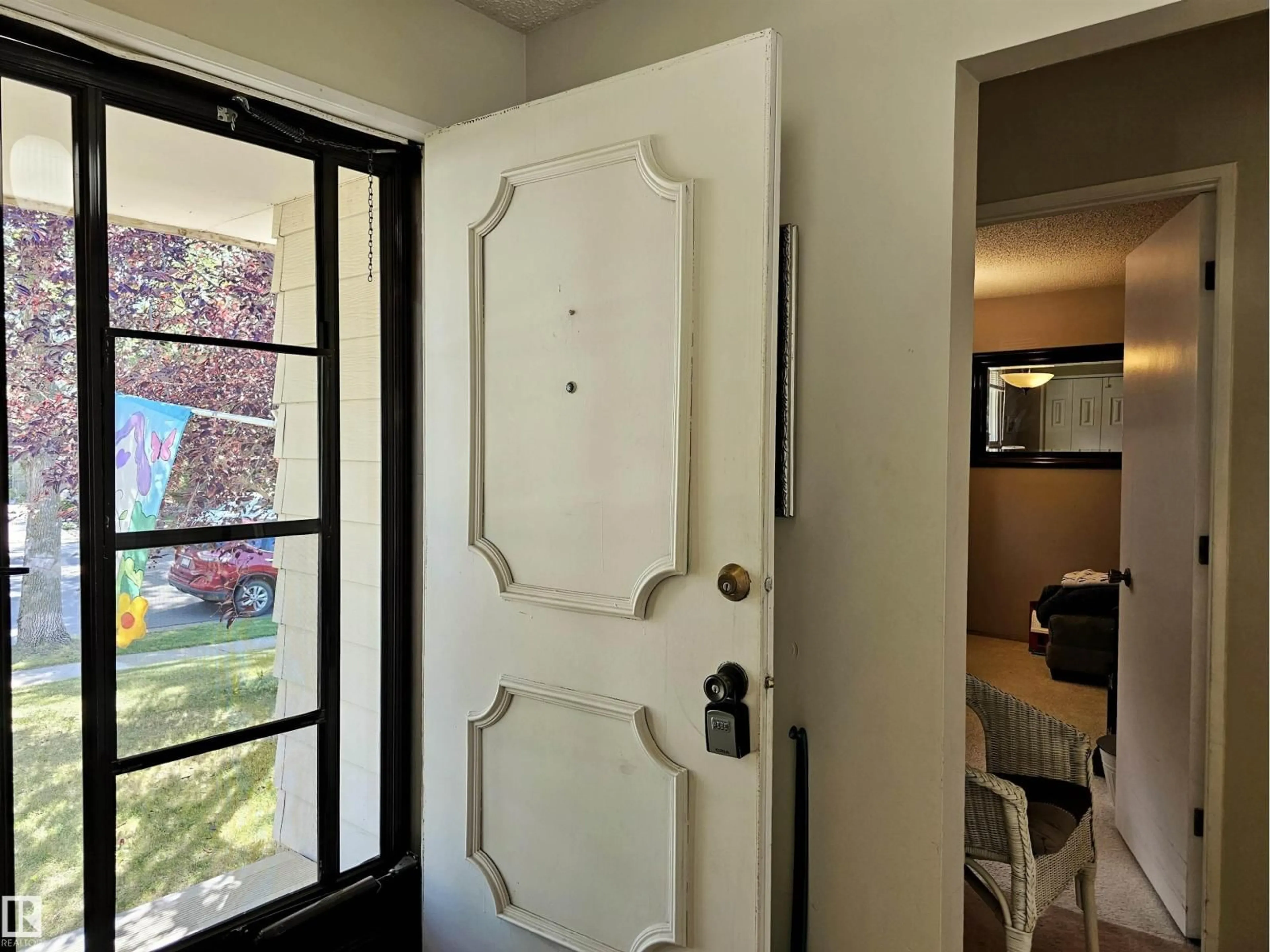 Indoor entryway for 32 GATEWOOD AV, St. Albert Alberta T8N0Z9