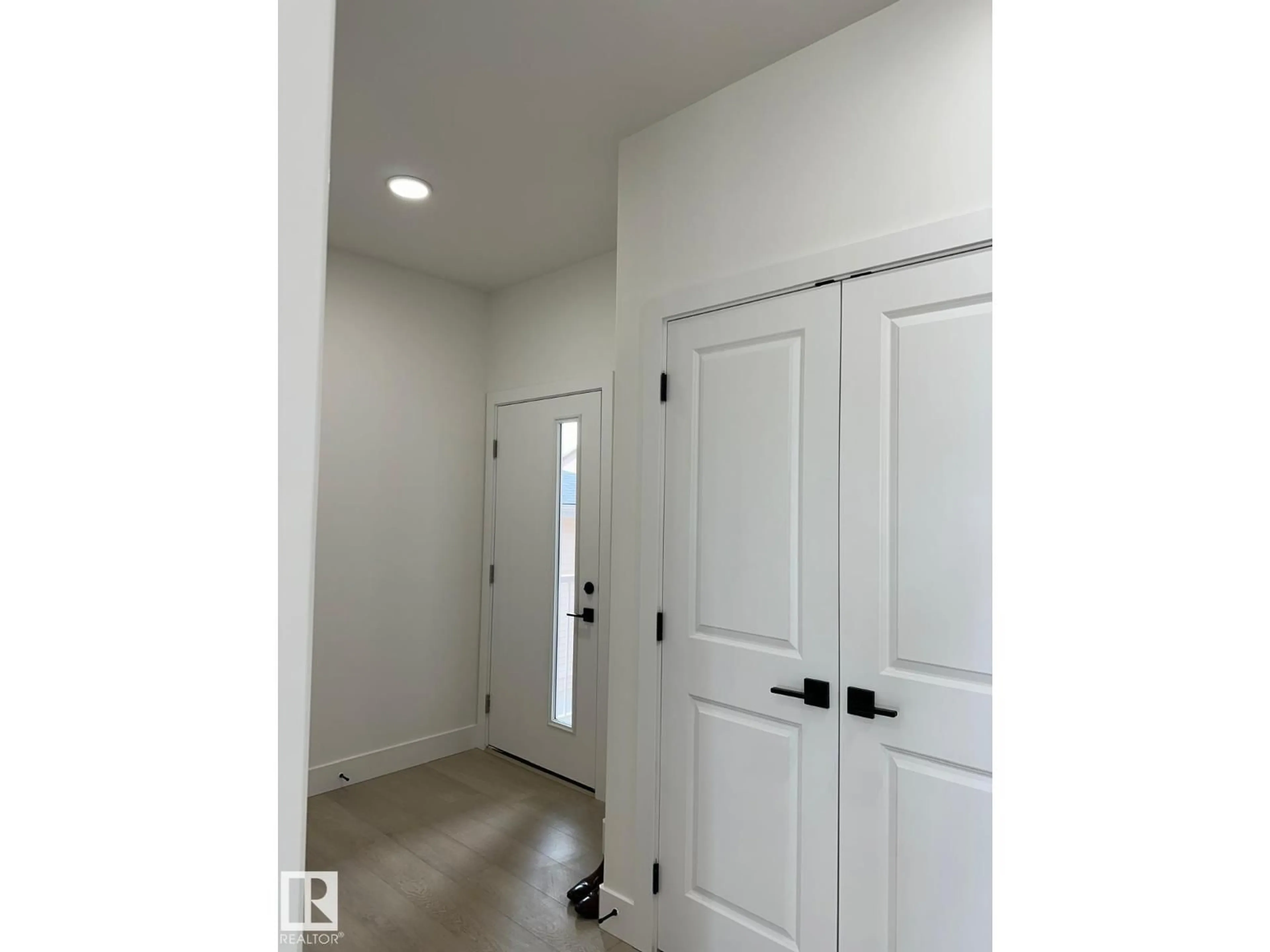 Indoor entryway for 3608 40 AV, Beaumont Alberta T4X3B6