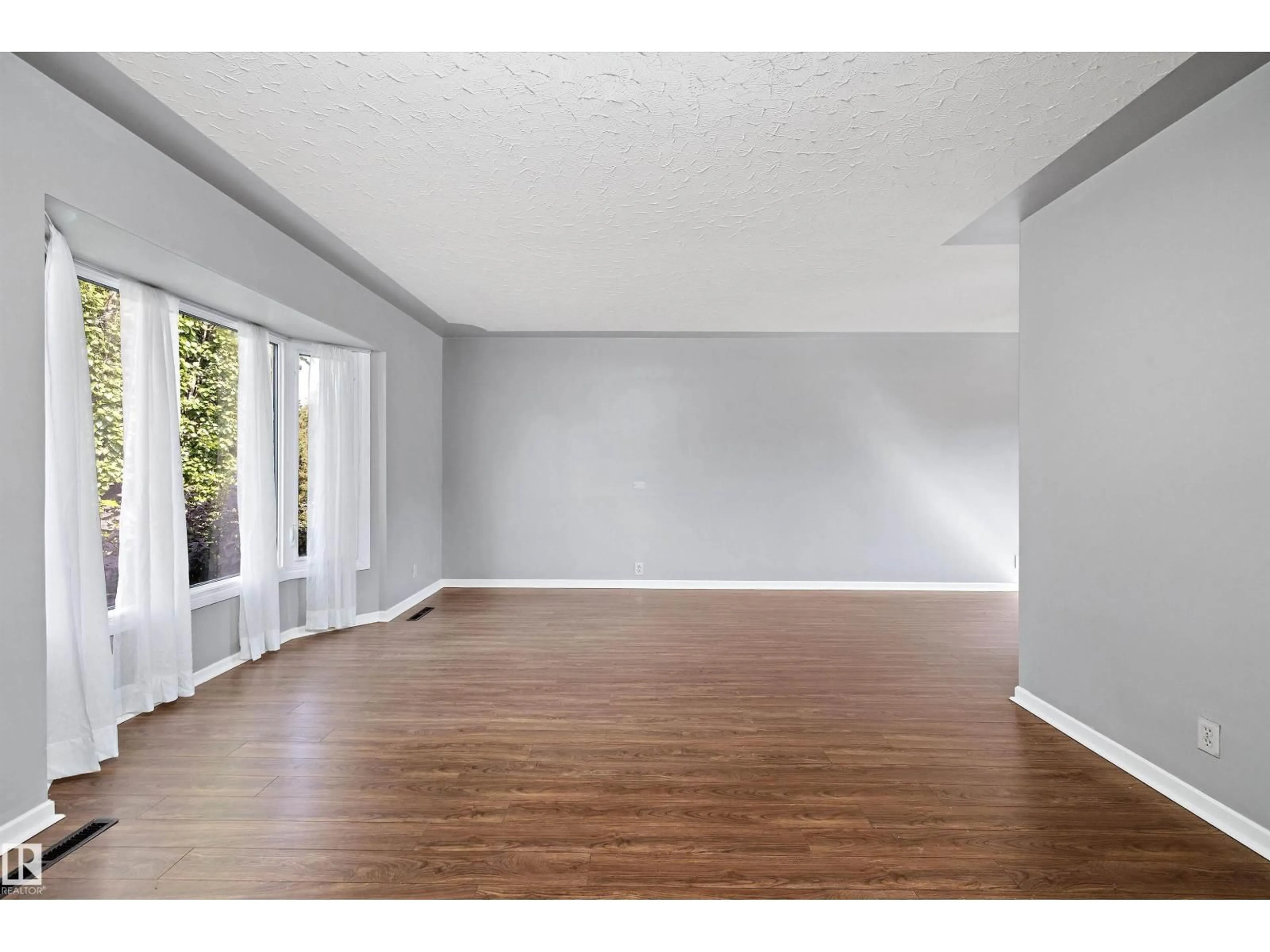 A pic of a room for 10607 149 ST, Edmonton Alberta T5P1L9