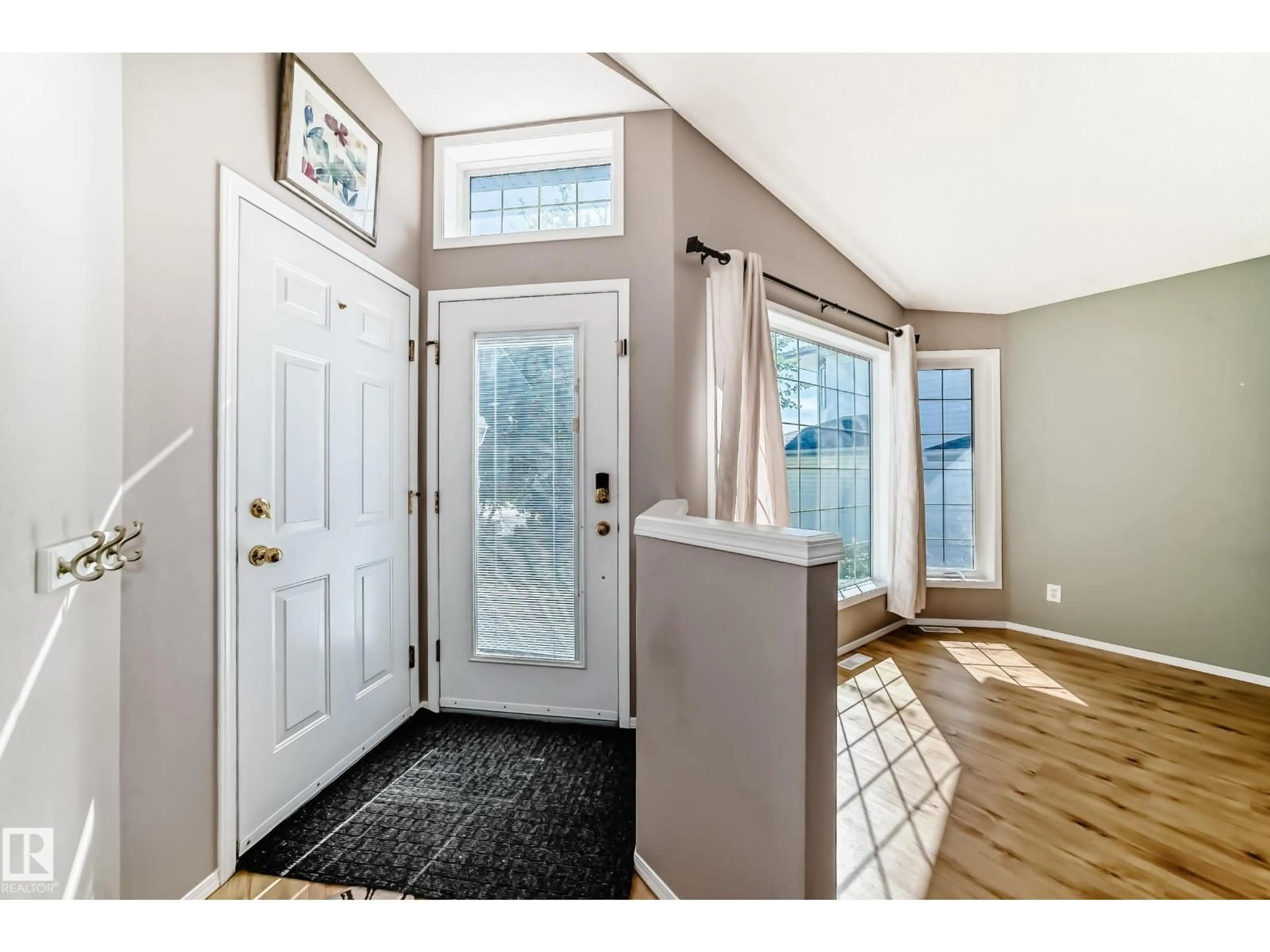 Indoor entryway for 4 HOLLY PL, St. Albert Alberta T8N6W7