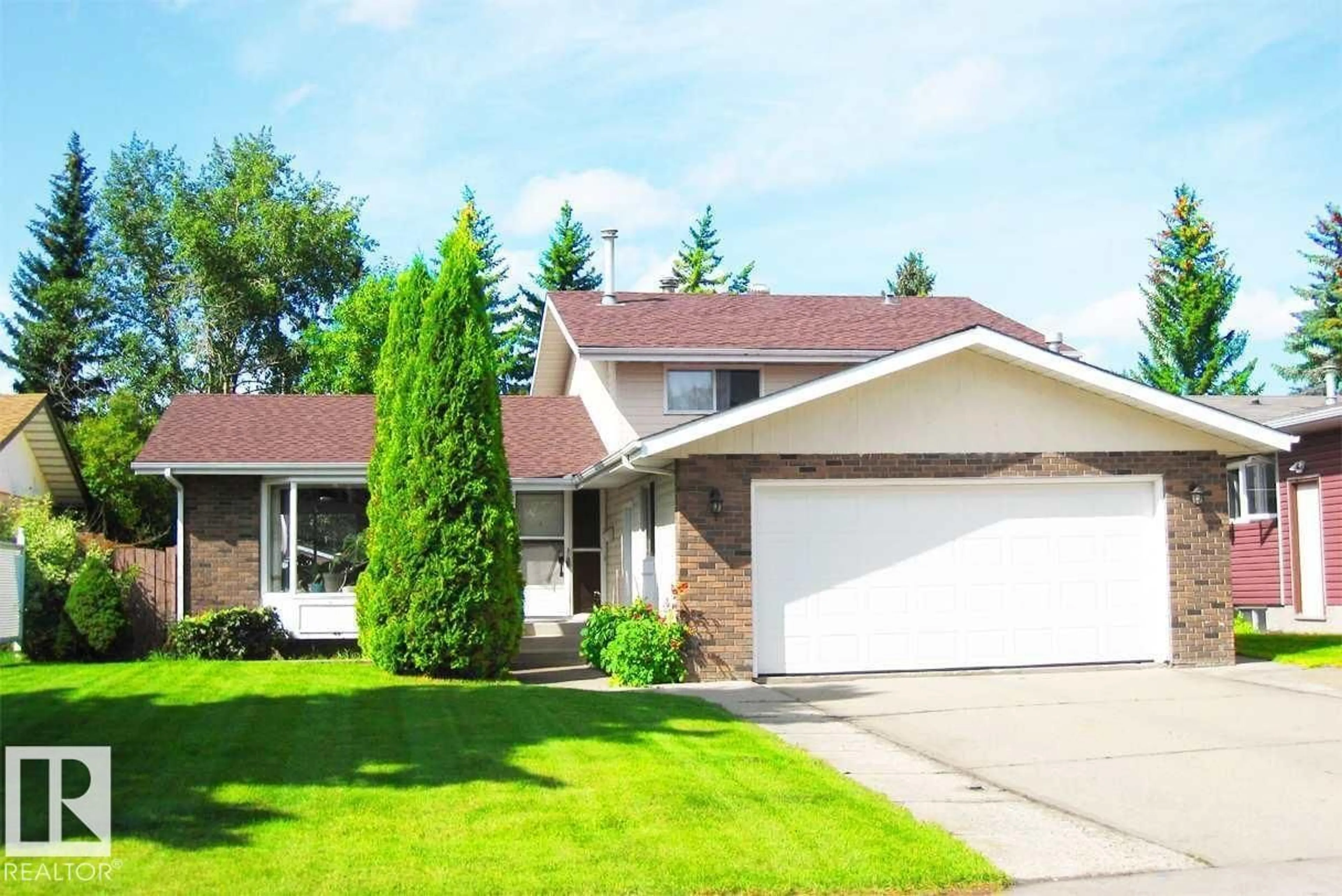 Home with vinyl exterior material, street for 10746 33A AV, Edmonton Alberta T6J3B7