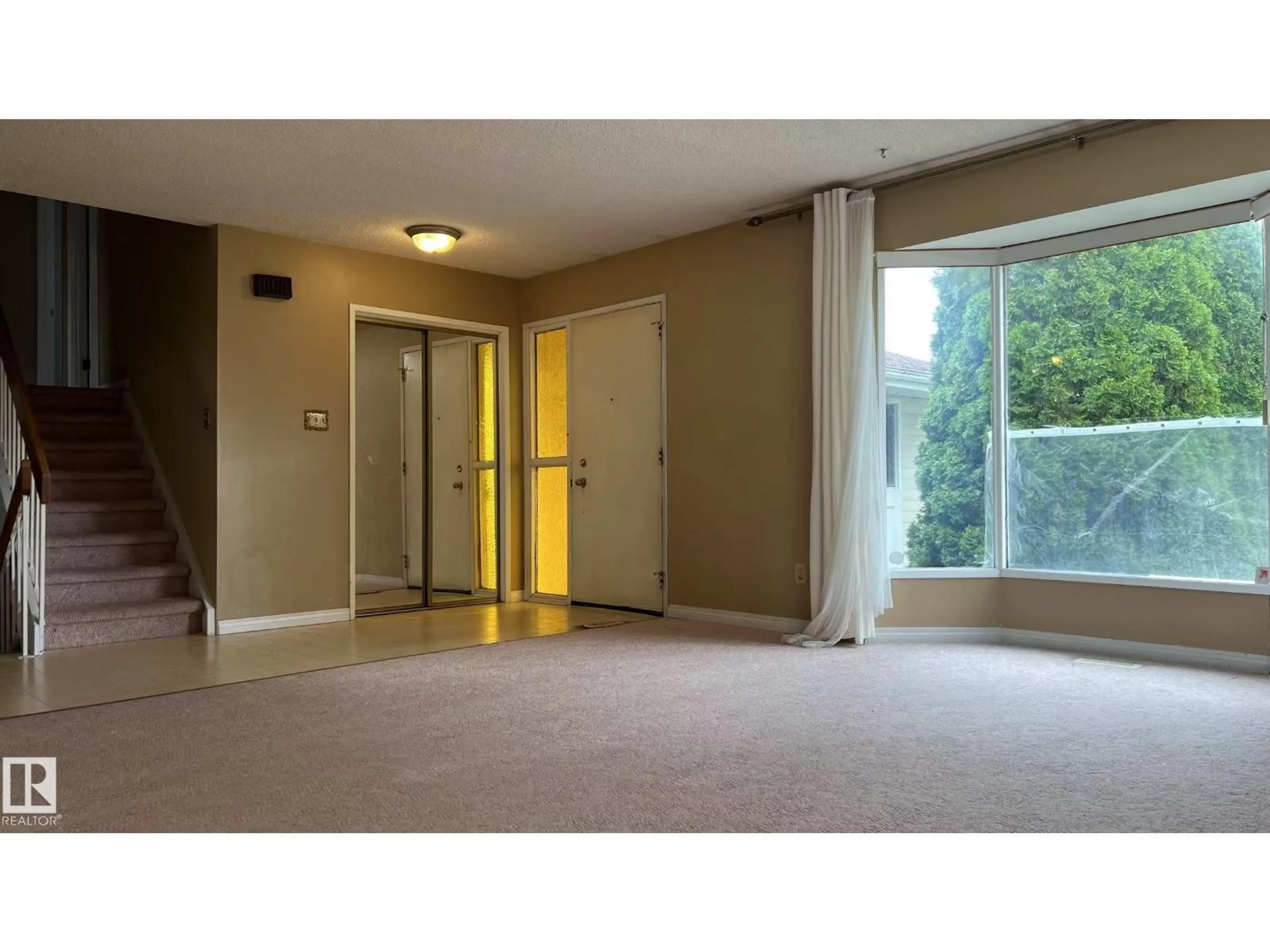 A pic of a room for 10746 33A AV, Edmonton Alberta T6J3B7