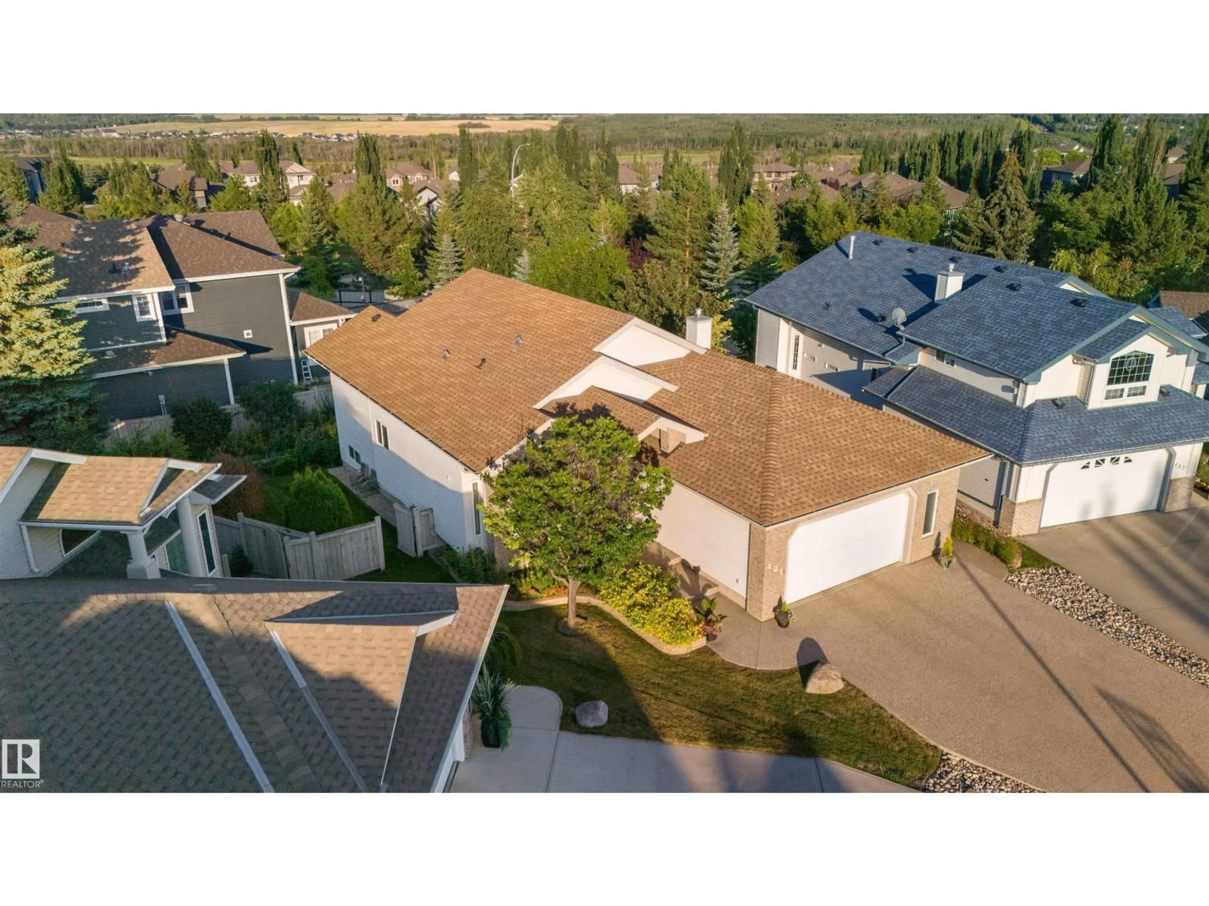A pic from outside/outdoor area/front of a property/back of a property/a pic from drone, street for 201 ERIN RIDGE DR, St. Albert Alberta T8N6Z3