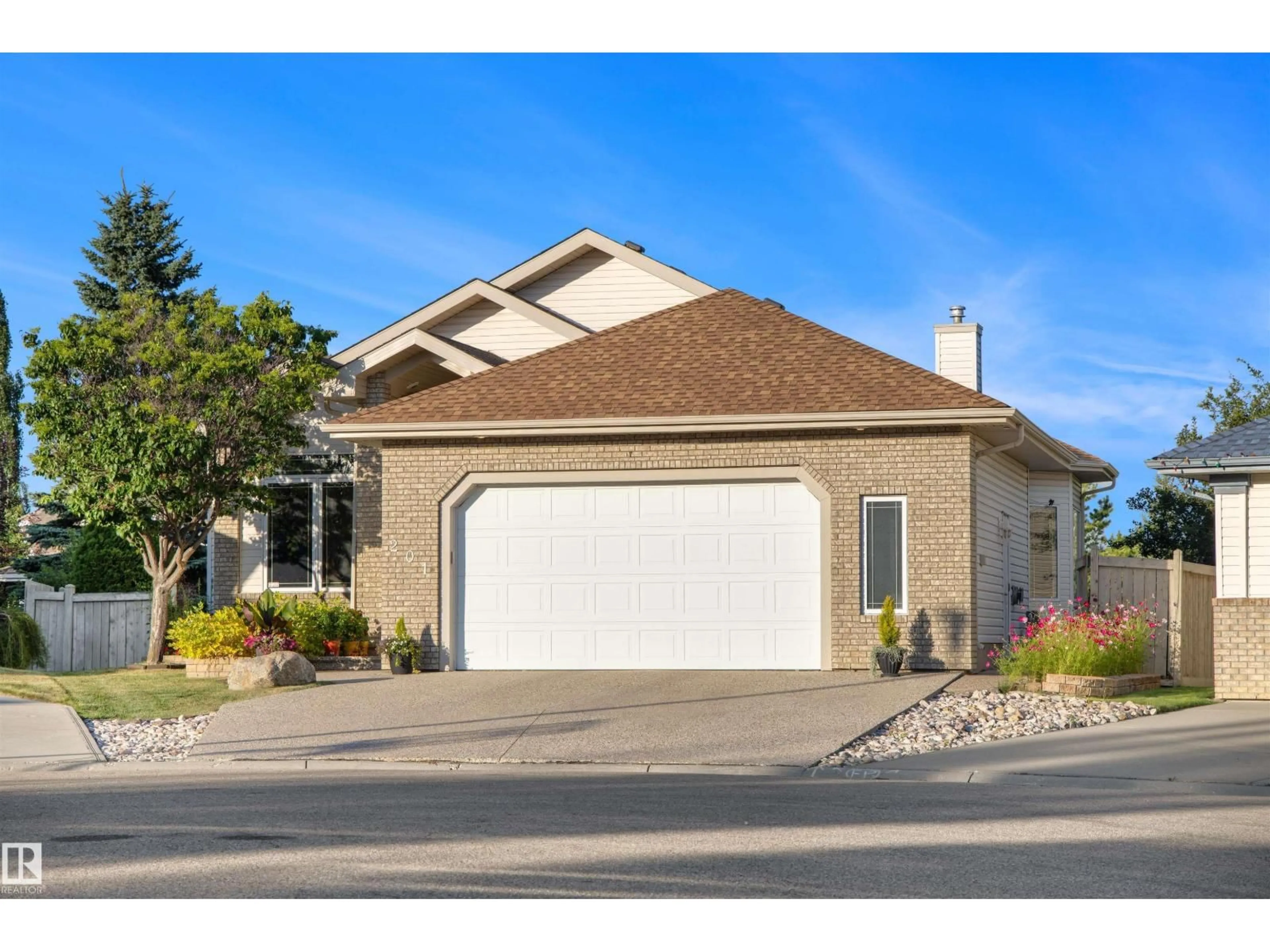 Home with vinyl exterior material, street for 201 ERIN RIDGE DR, St. Albert Alberta T8N6Z3