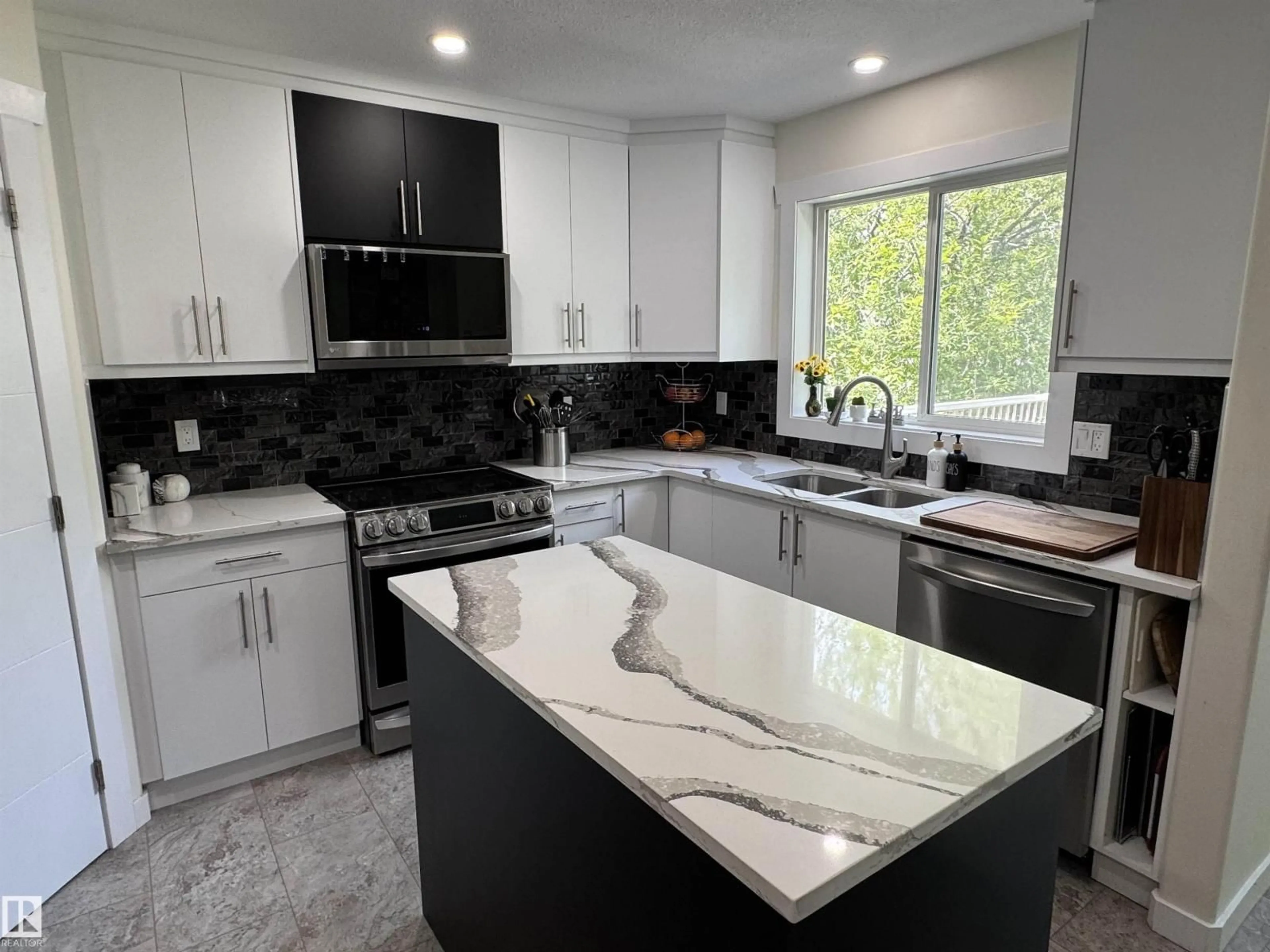 Contemporary kitchen, ceramic/tile floor for 5508 38 ST, Drayton Valley Alberta T7A1L6