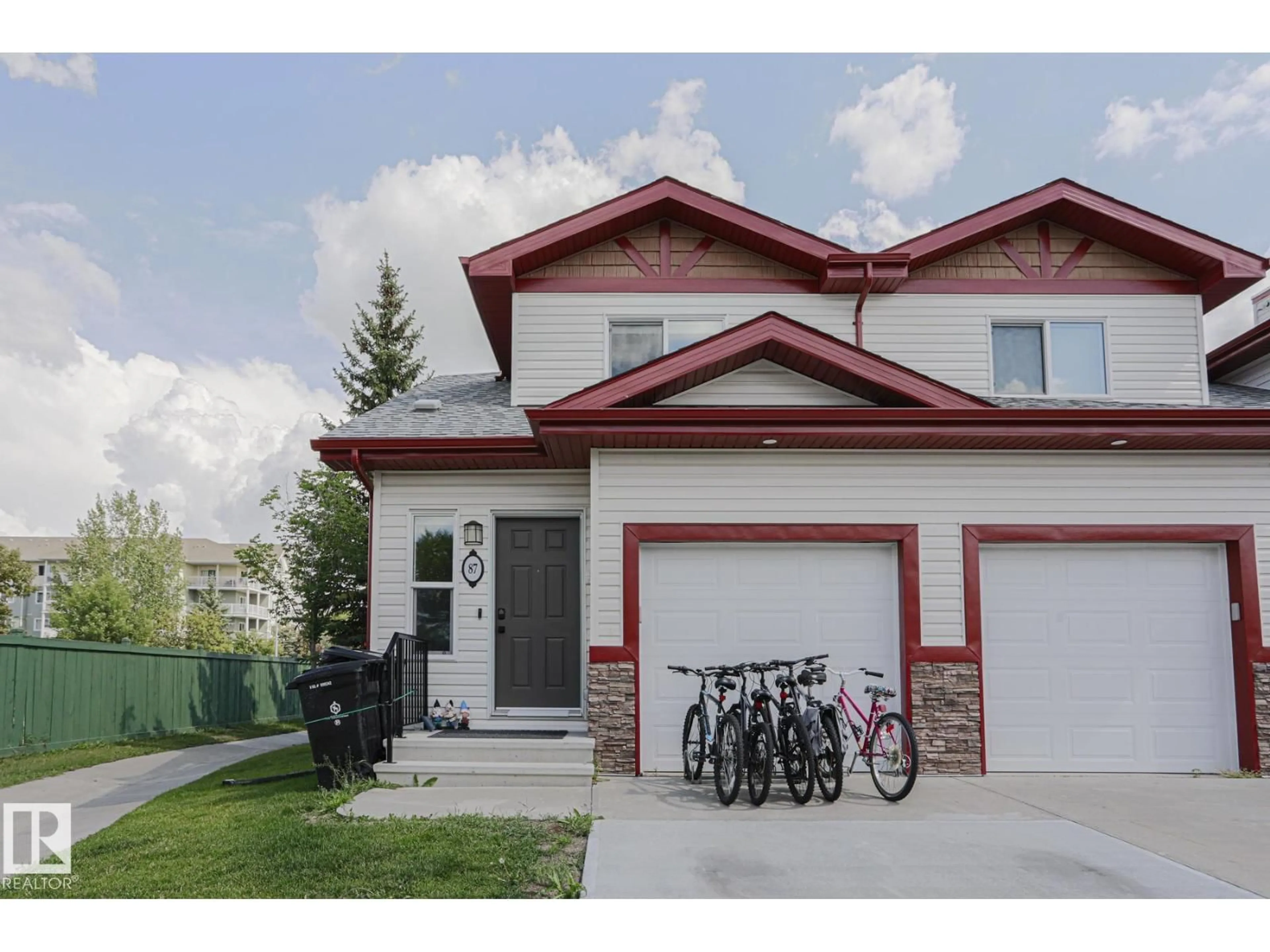 Home with vinyl exterior material, street for 15 - 87 WOODSMERE, Fort Saskatchewan Alberta T8L4S2