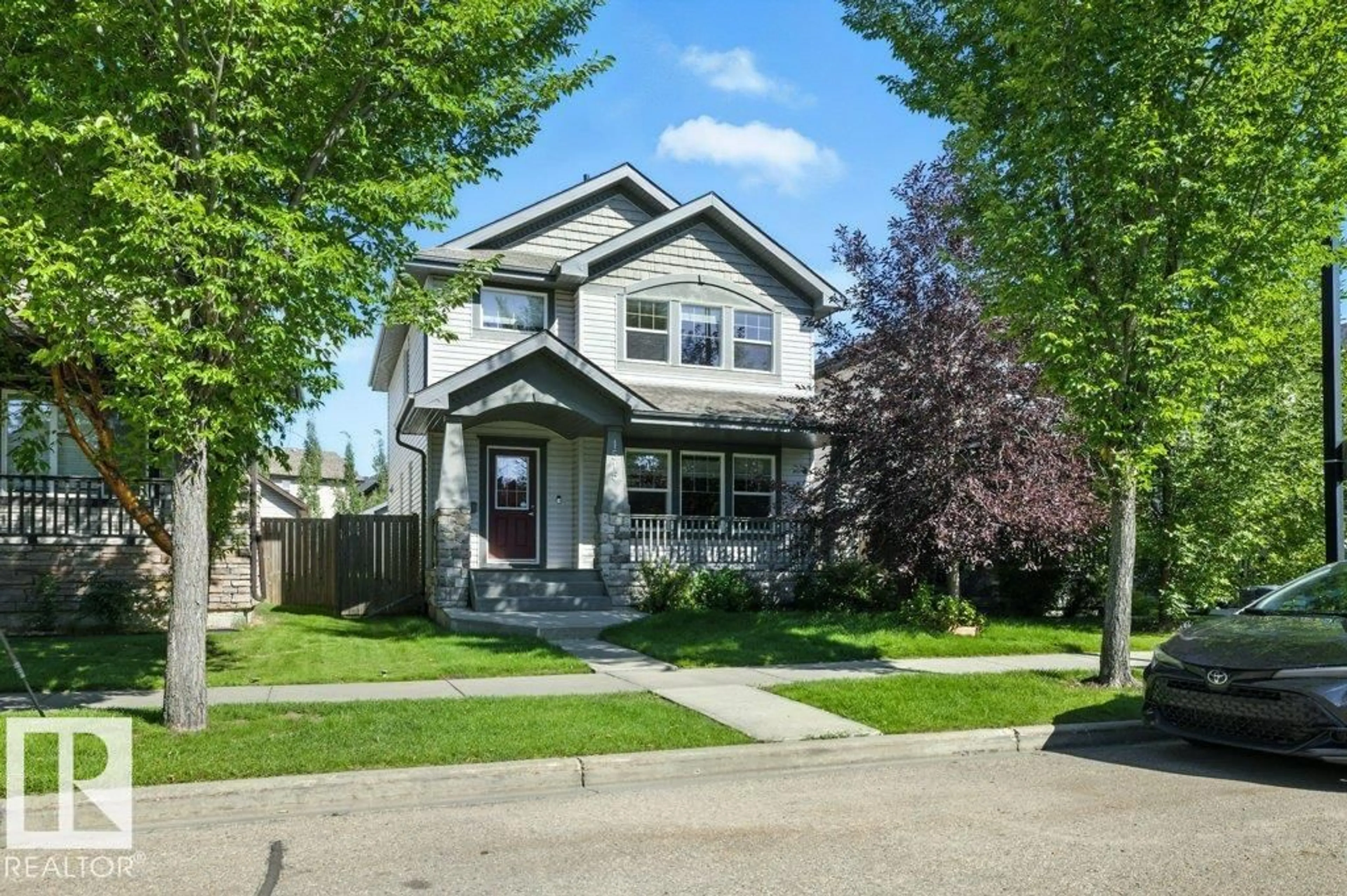 Home with vinyl exterior material, street for 1515 TOWNE CENTRE BV, Edmonton Alberta T6R0P4