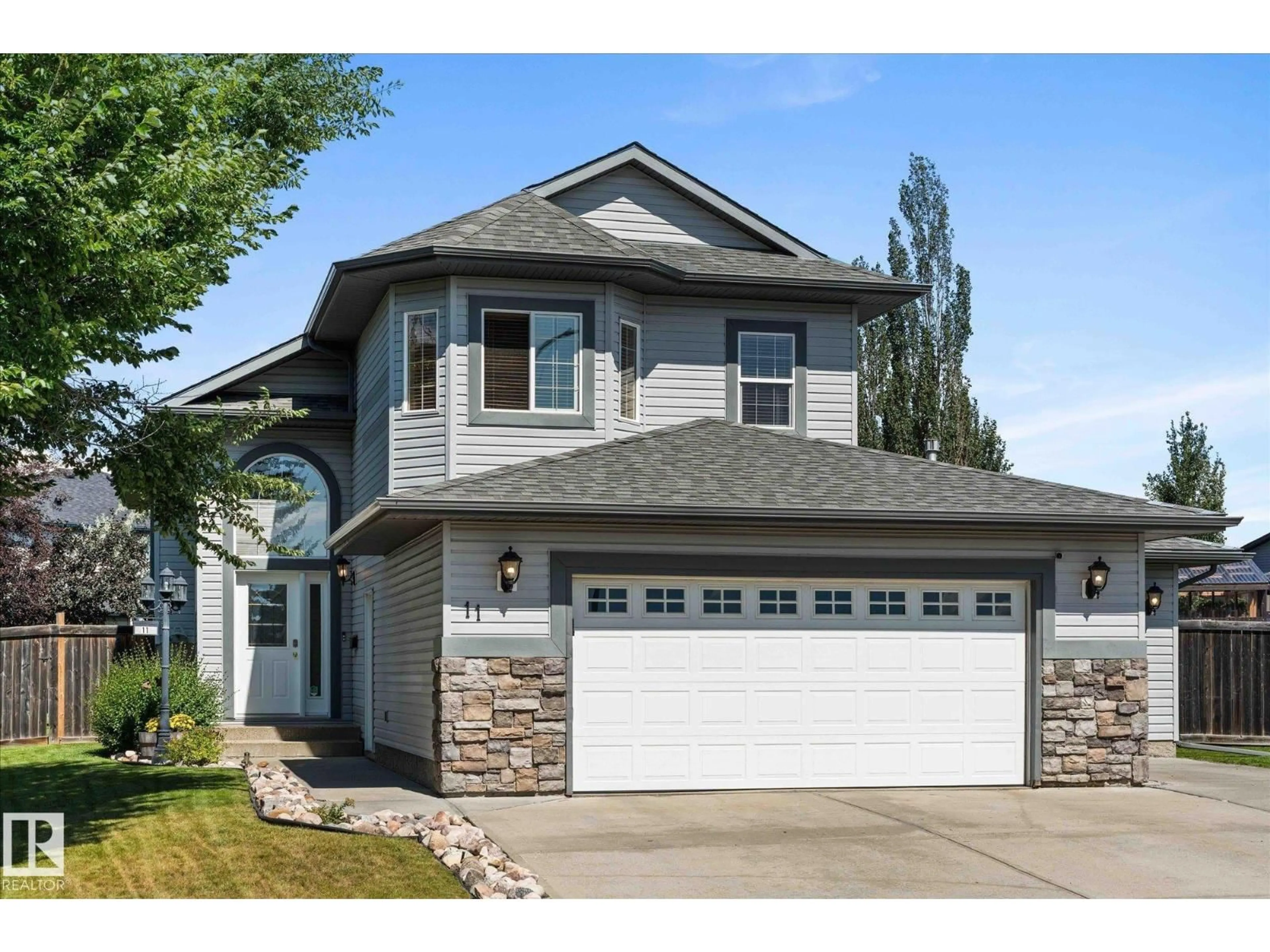 Home with vinyl exterior material, street for 11 HUNTINGTON BA, Spruce Grove Alberta T7X4K7