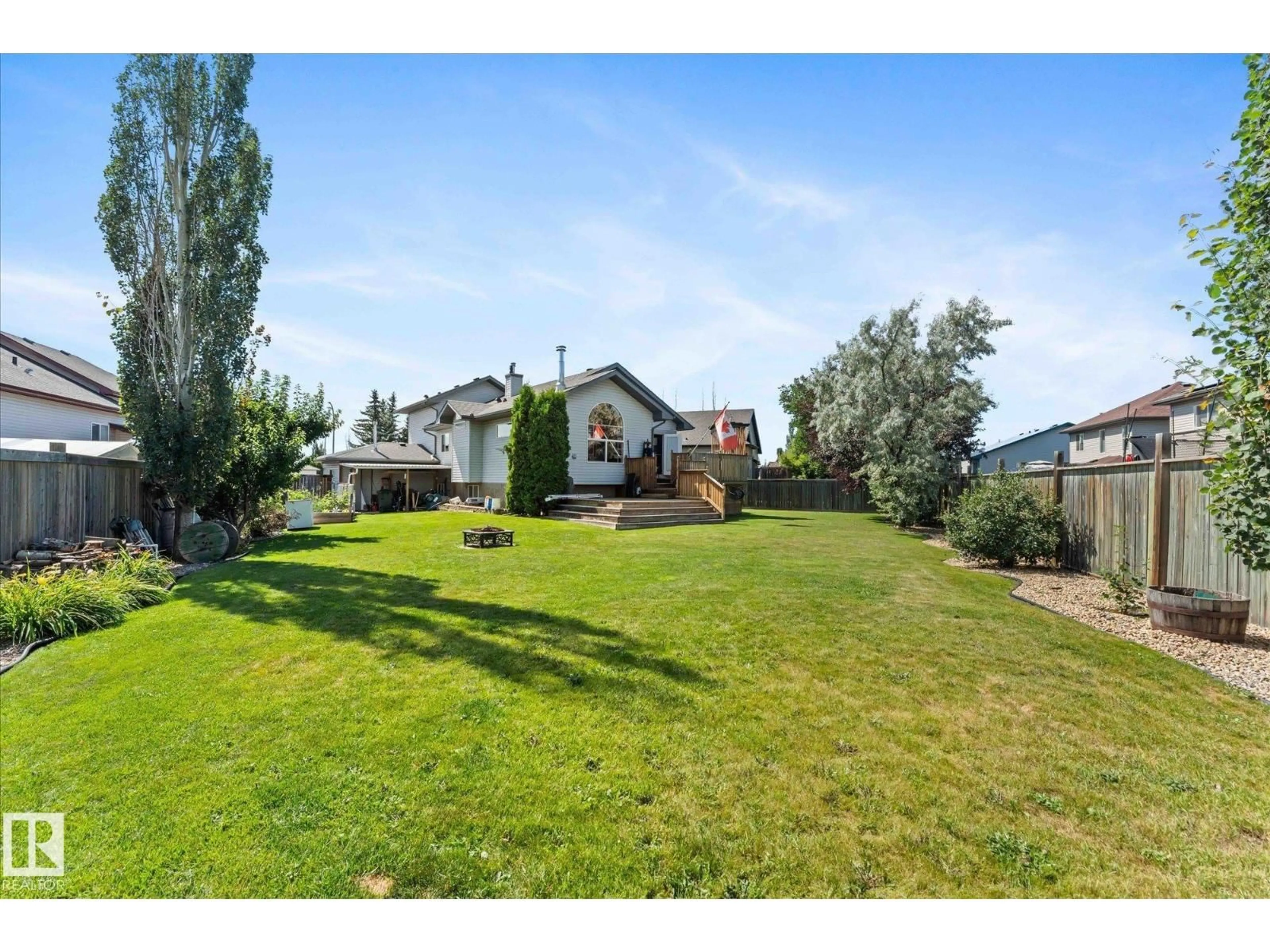 A pic from outside/outdoor area/front of a property/back of a property/a pic from drone, unknown for 11 HUNTINGTON BA, Spruce Grove Alberta T7X4K7