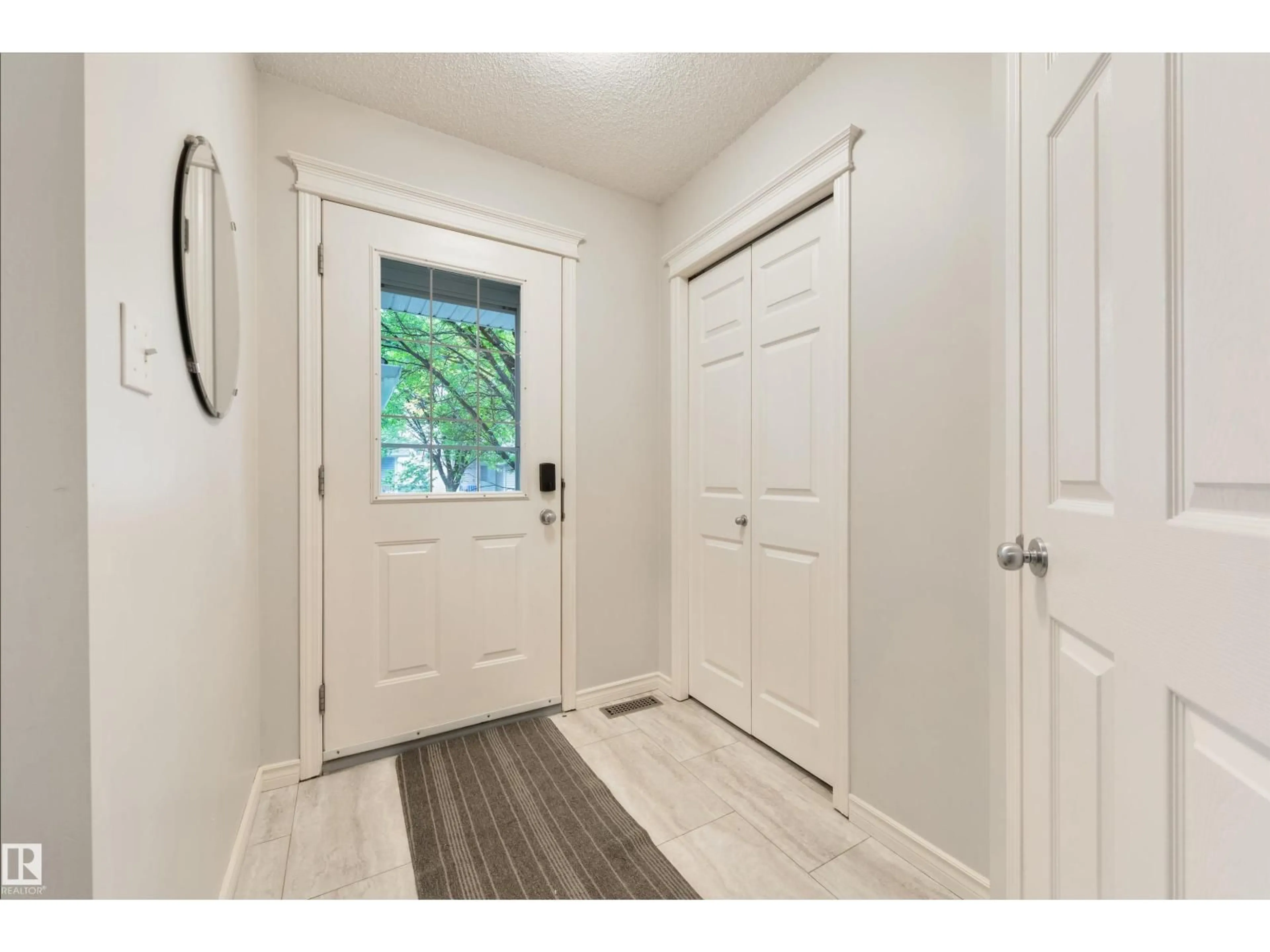 Indoor entryway for #15 - 4350 23 ST, Edmonton Alberta T6T1T8